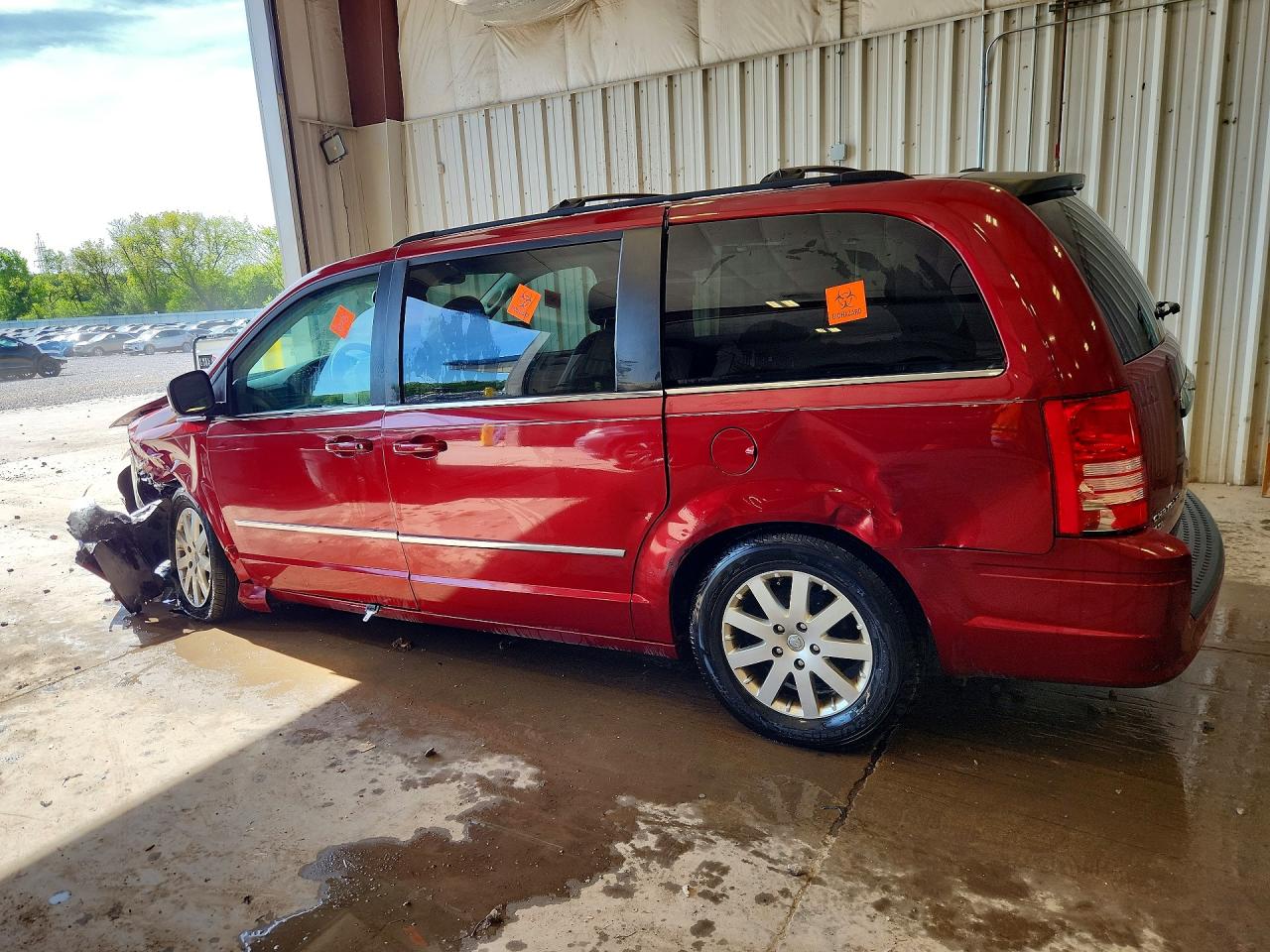 2010 Chrysler Town & Country Touring Plus Red vin: 2A4RR8DX9AR448533