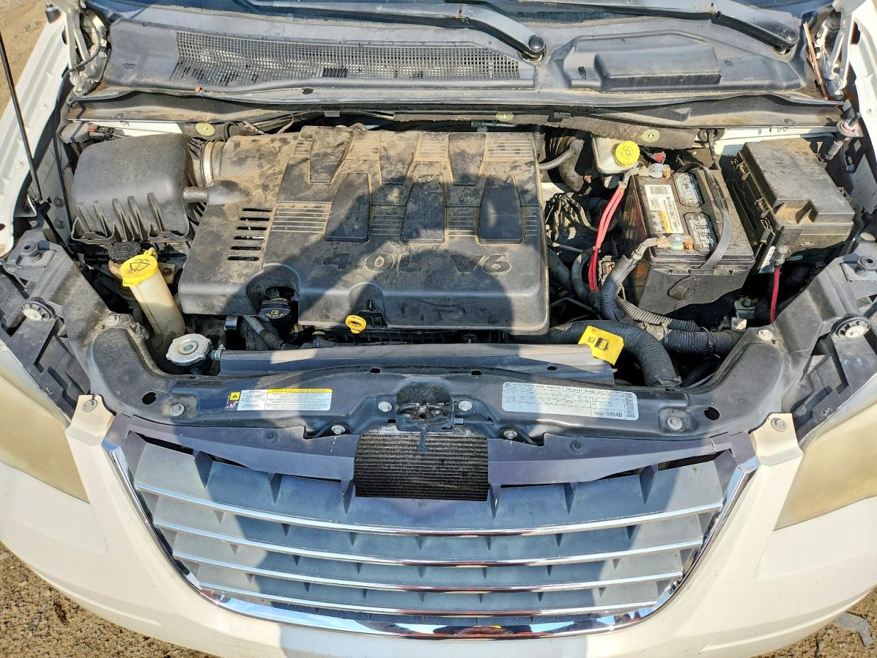 2010 Chrysler Town & Country Touring Plus White vin: 2A4RR8DXXAR366715