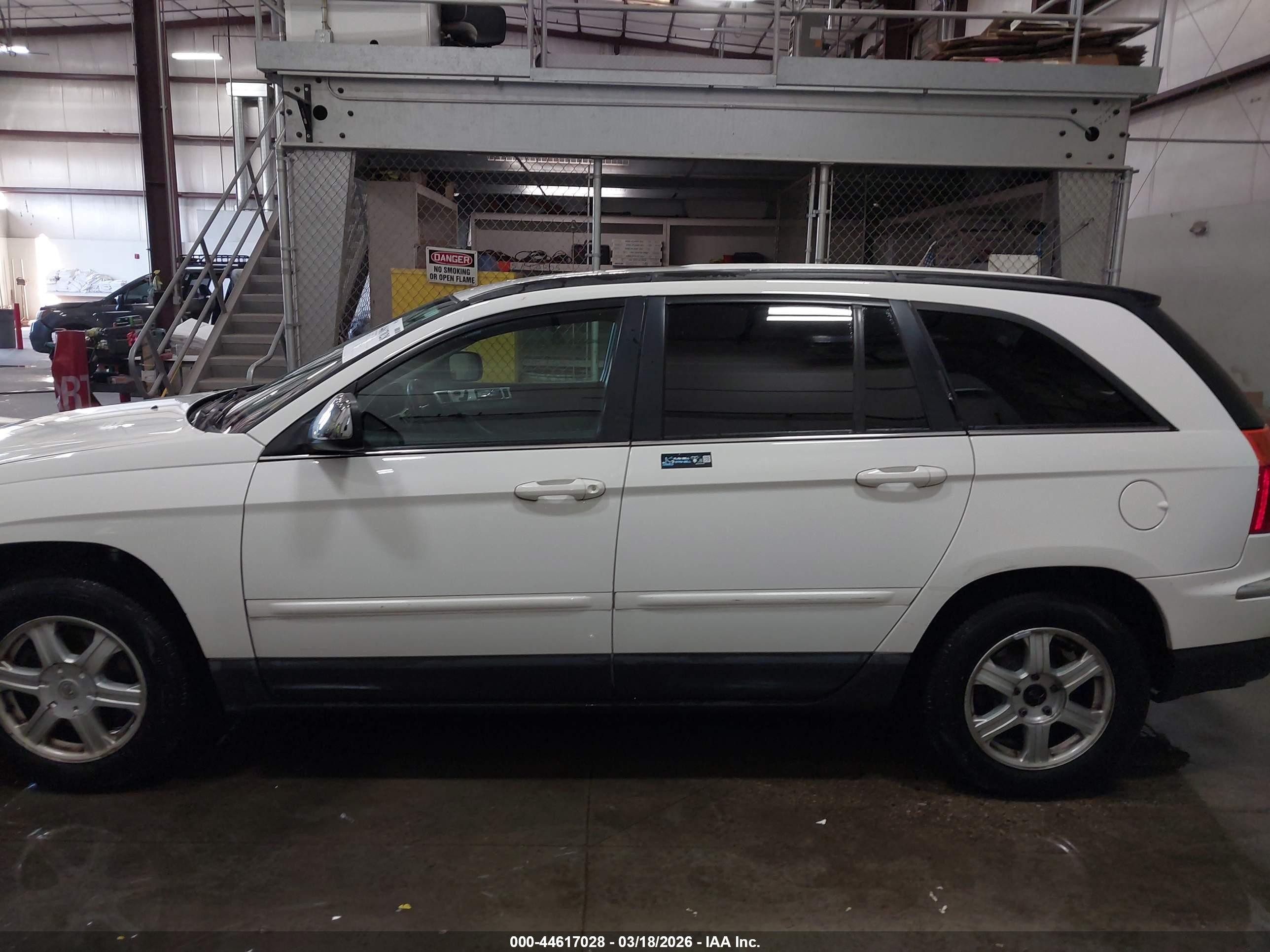 2006 Chrysler Pacifica Touring White vin: 2A8GF68486R824357