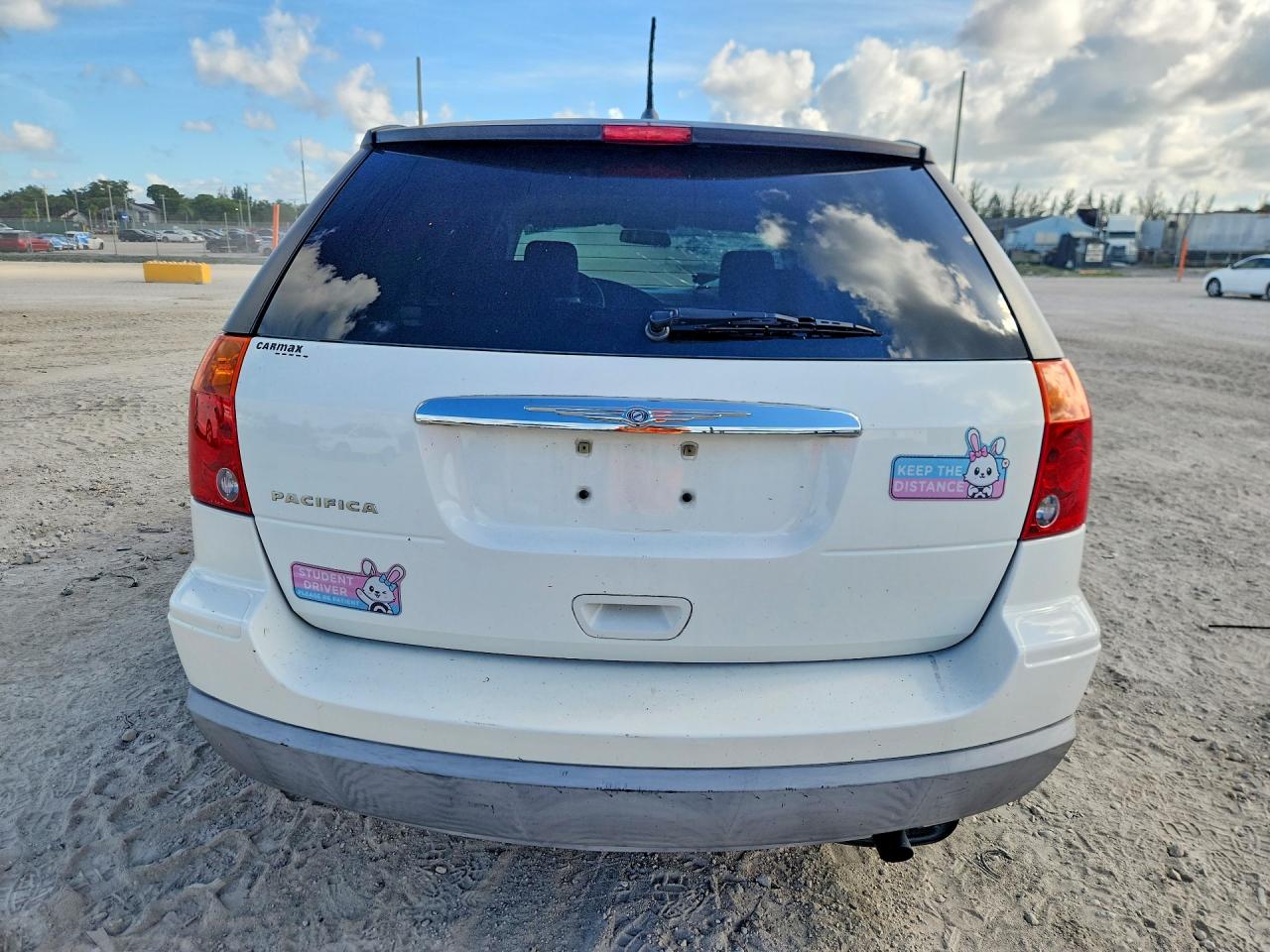 2008 Chrysler Pacifica Lx White vin: 2A8GM48L18R608936
