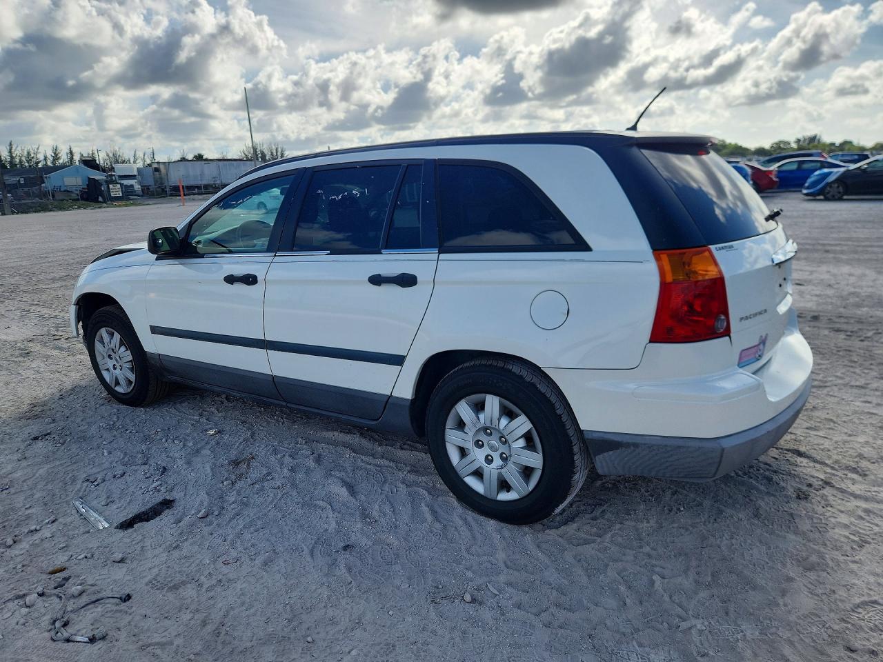 2008 Chrysler Pacifica Lx White vin: 2A8GM48L18R608936