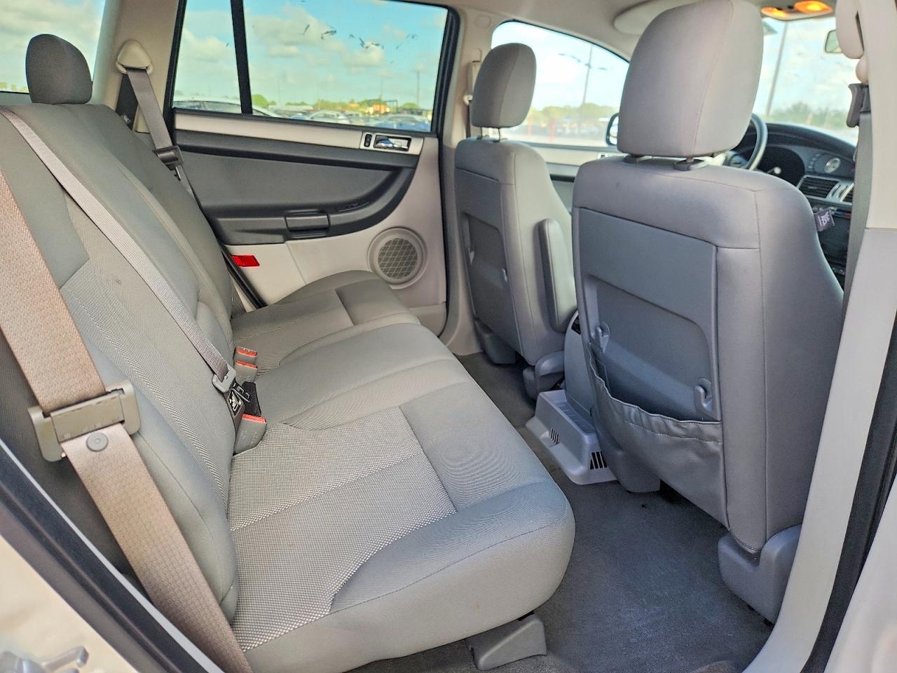 2008 Chrysler Pacifica Lx White vin: 2A8GM48L18R608936