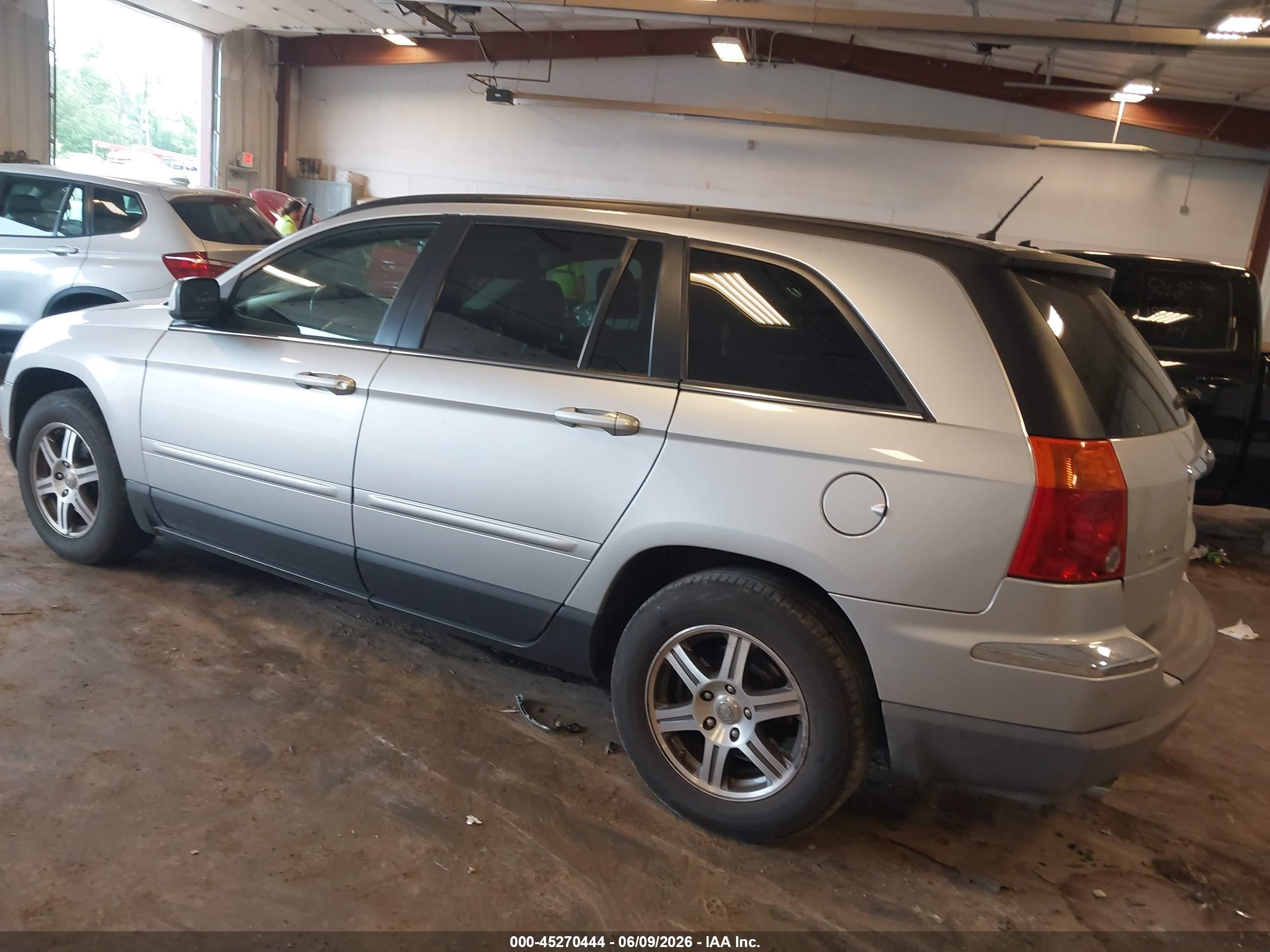 2007 Chrysler Pacifica Touring Silver vin: 2A8GM68X07R161822