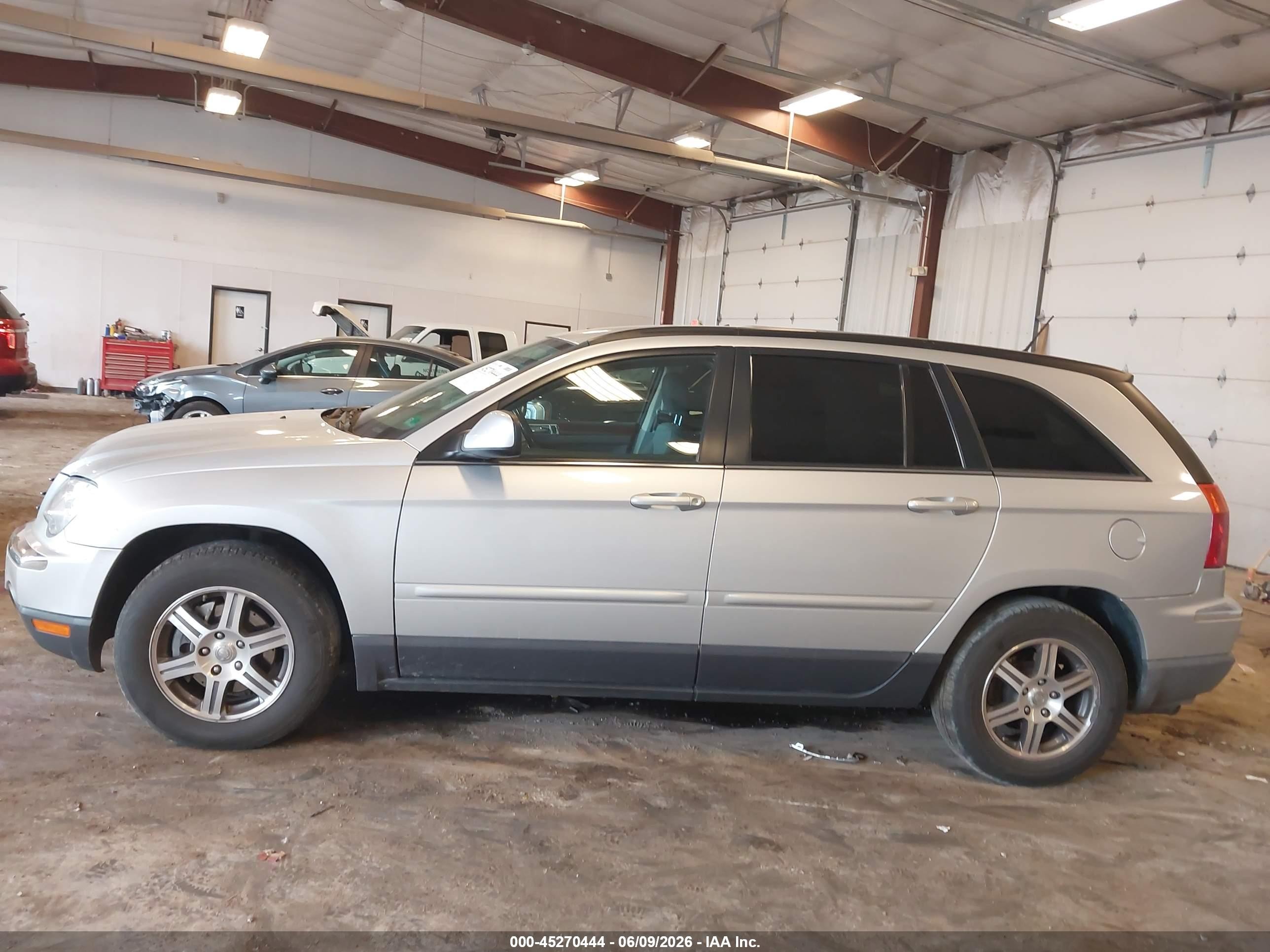 2007 Chrysler Pacifica Touring Silver vin: 2A8GM68X07R161822