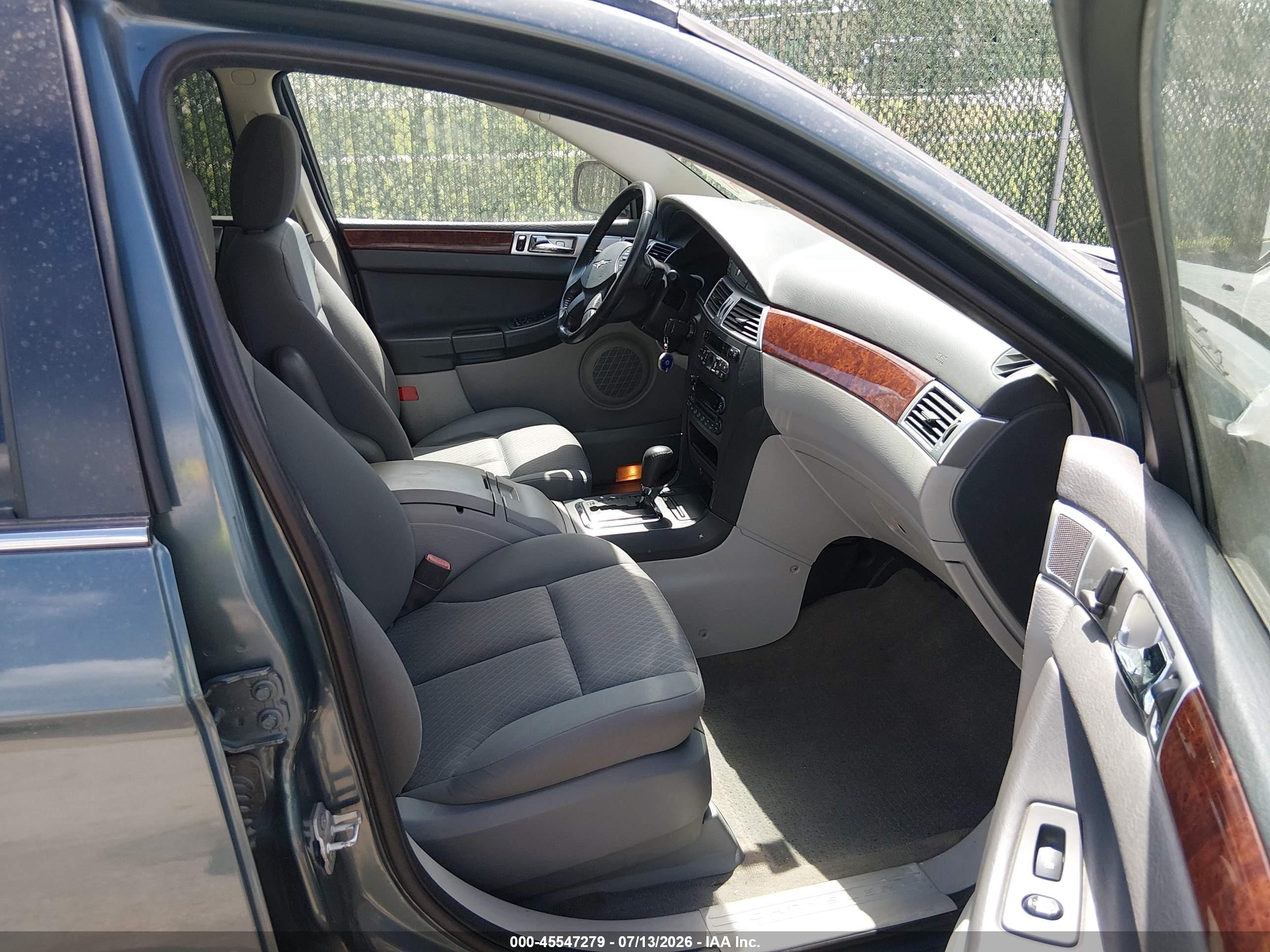 2007 Chrysler Pacifica Touring Gray vin: 2A8GM68X27R366316
