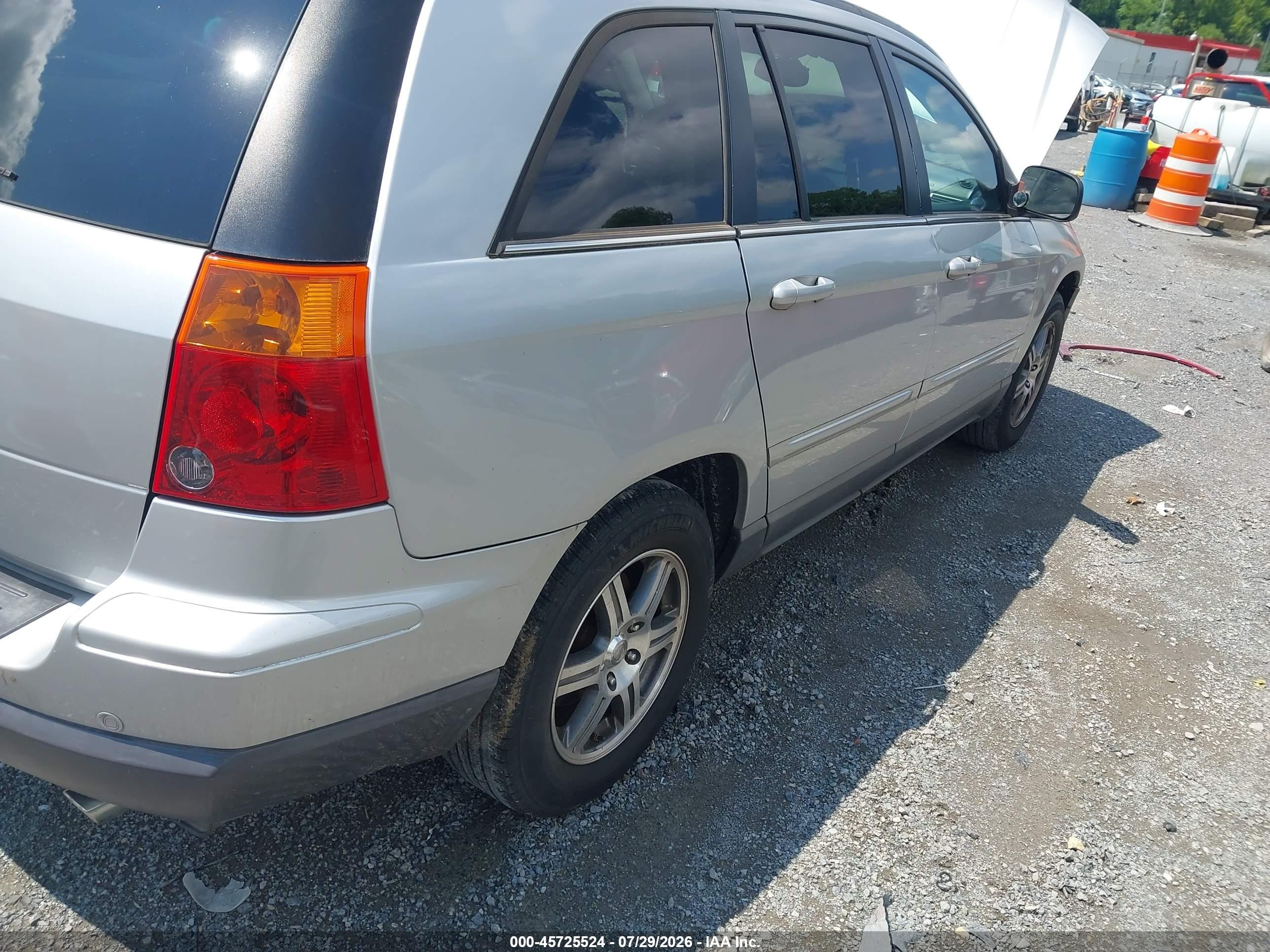 2008 Chrysler Pacifica Touring Silver vin: 2A8GM68X28R608457