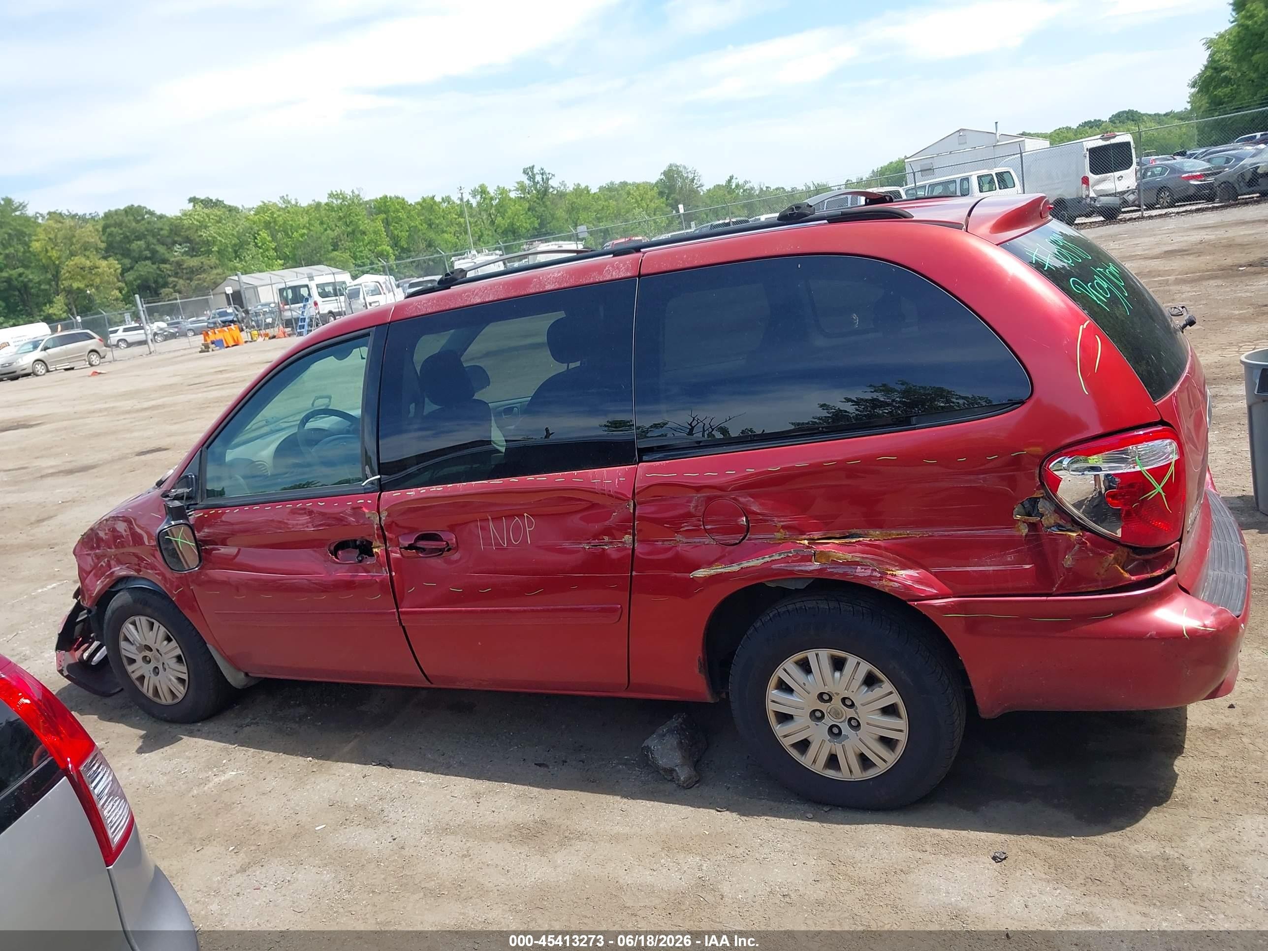 2007 Chrysler Town & Country Lx Red vin: 2A8GP44R07R238871