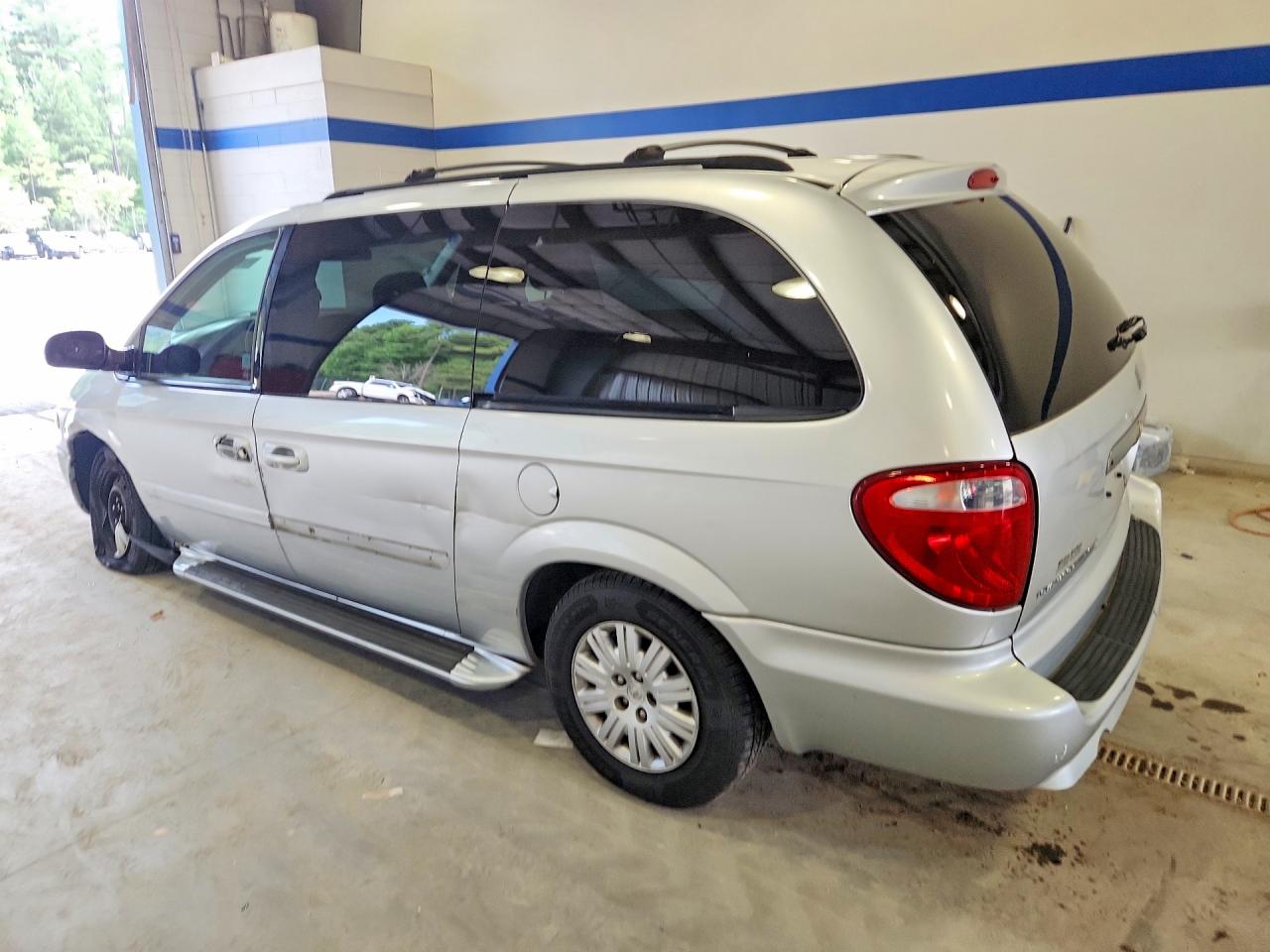 2007 Chrysler Town & Country Lx Silver vin: 2A8GP44R77R144065