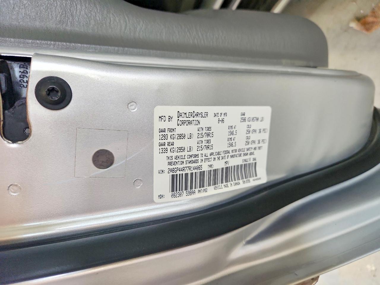 2007 Chrysler Town & Country Lx Silver vin: 2A8GP44R77R144065