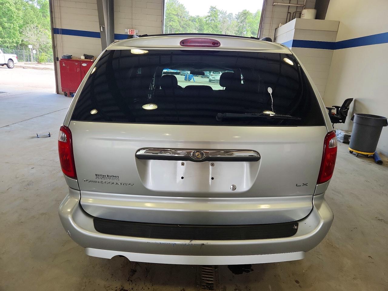 2007 Chrysler Town & Country Lx Silver vin: 2A8GP44R77R144065