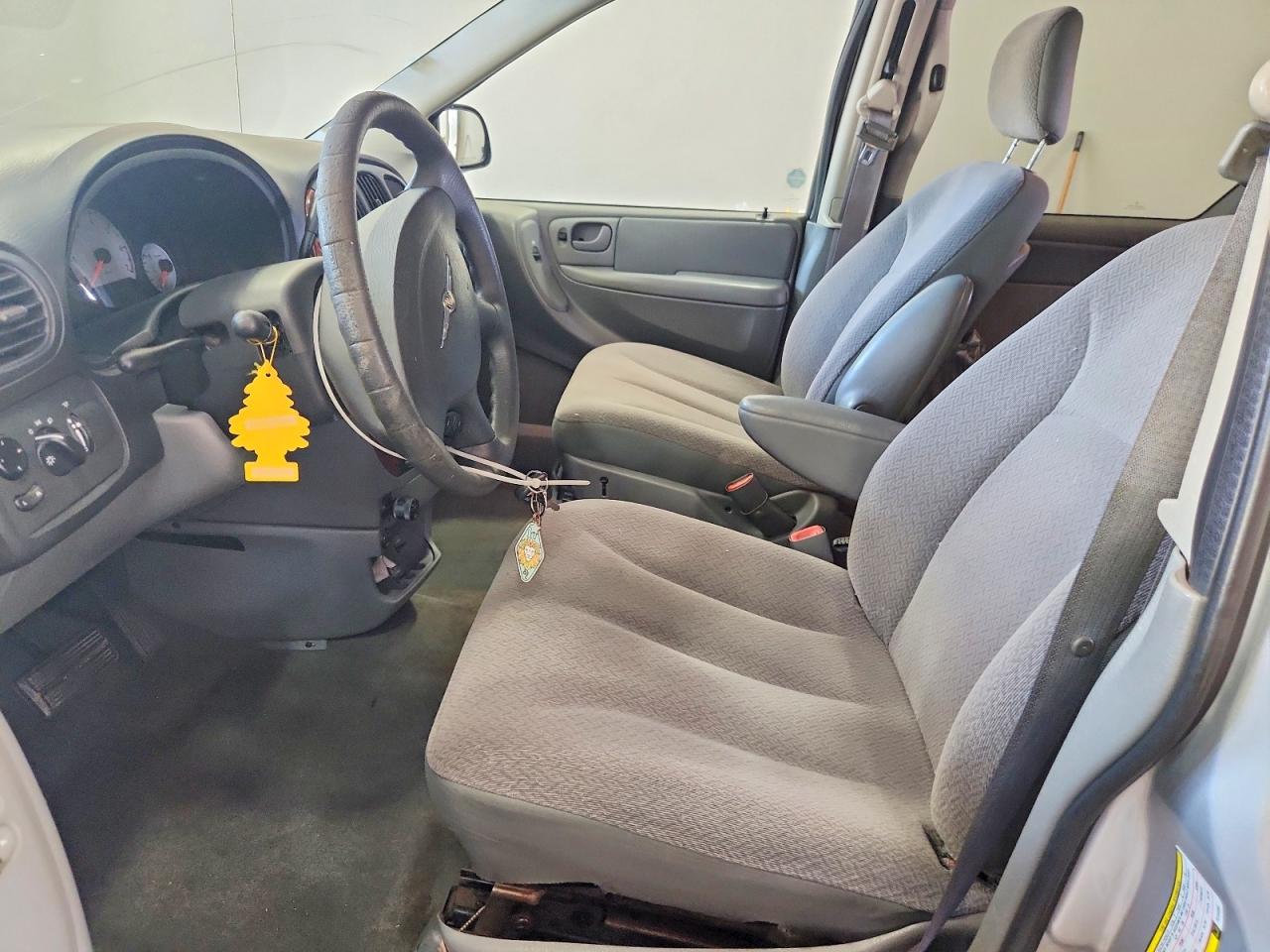 2007 Chrysler Town & Country Lx Silver vin: 2A8GP44R77R144065