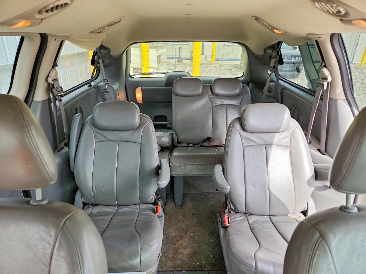 2006 Chrysler Town & Country Touring White vin: 2A8GP54L06R655827