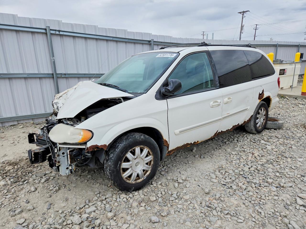 2006 Chrysler Town & Country Touring White vin: 2A8GP54L06R655827