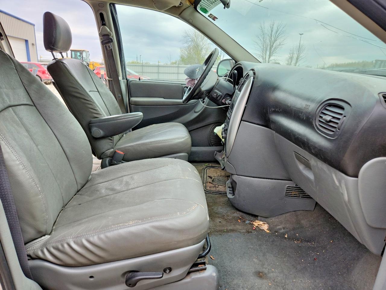 2006 Chrysler Town & Country Touring White vin: 2A8GP54L06R655827