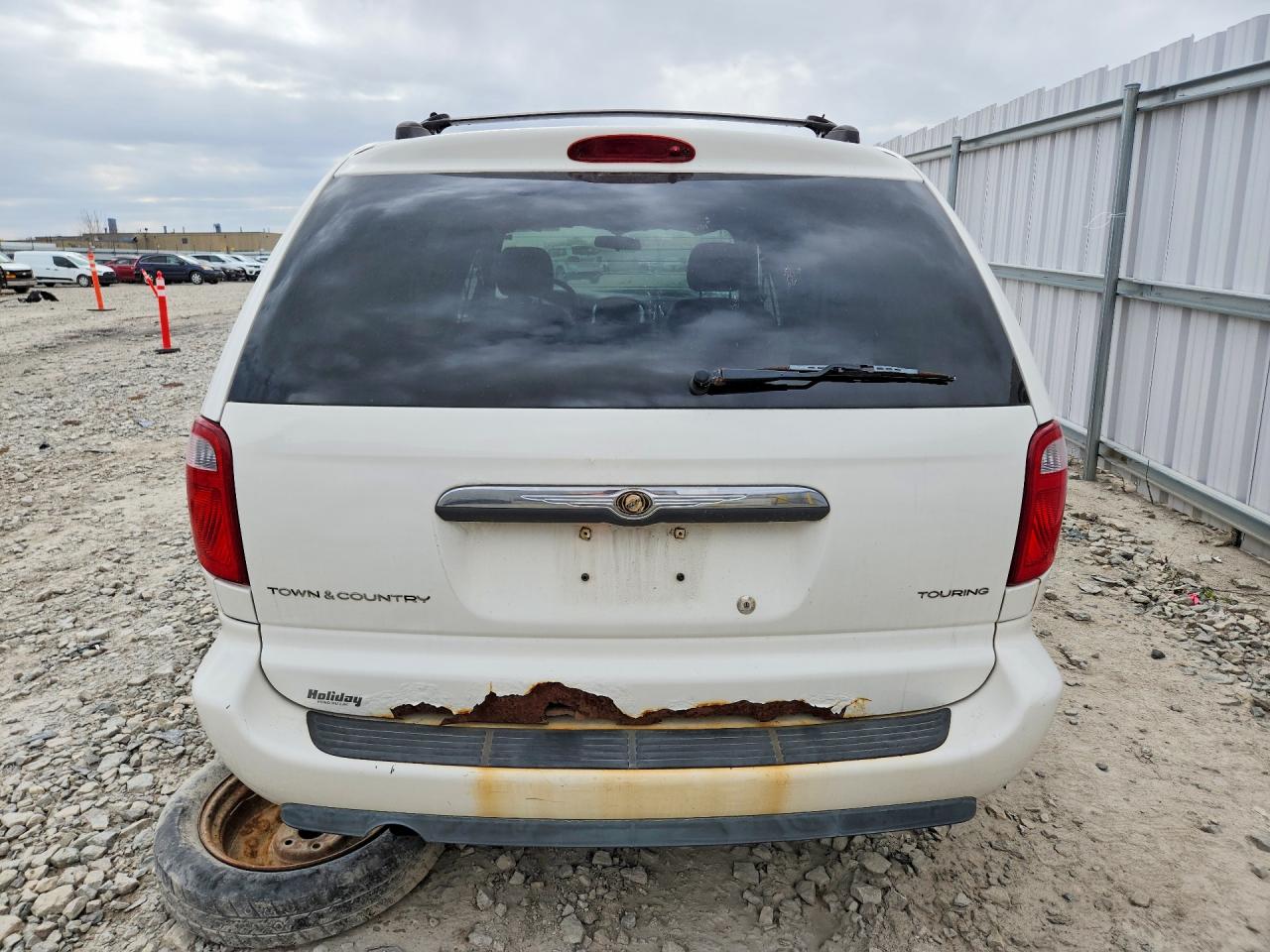 2006 Chrysler Town & Country Touring White vin: 2A8GP54L06R655827
