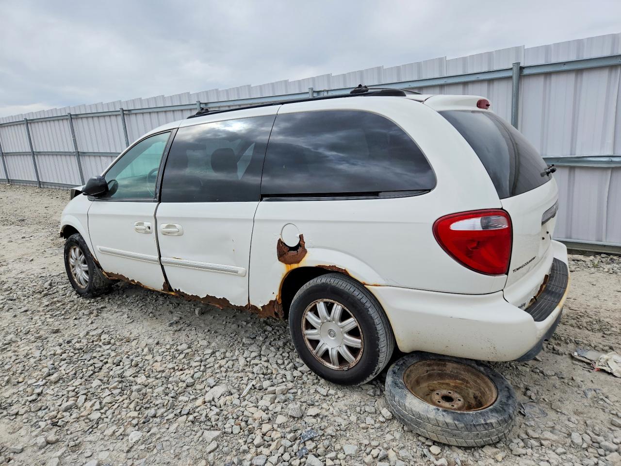 2006 Chrysler Town & Country Touring White vin: 2A8GP54L06R655827