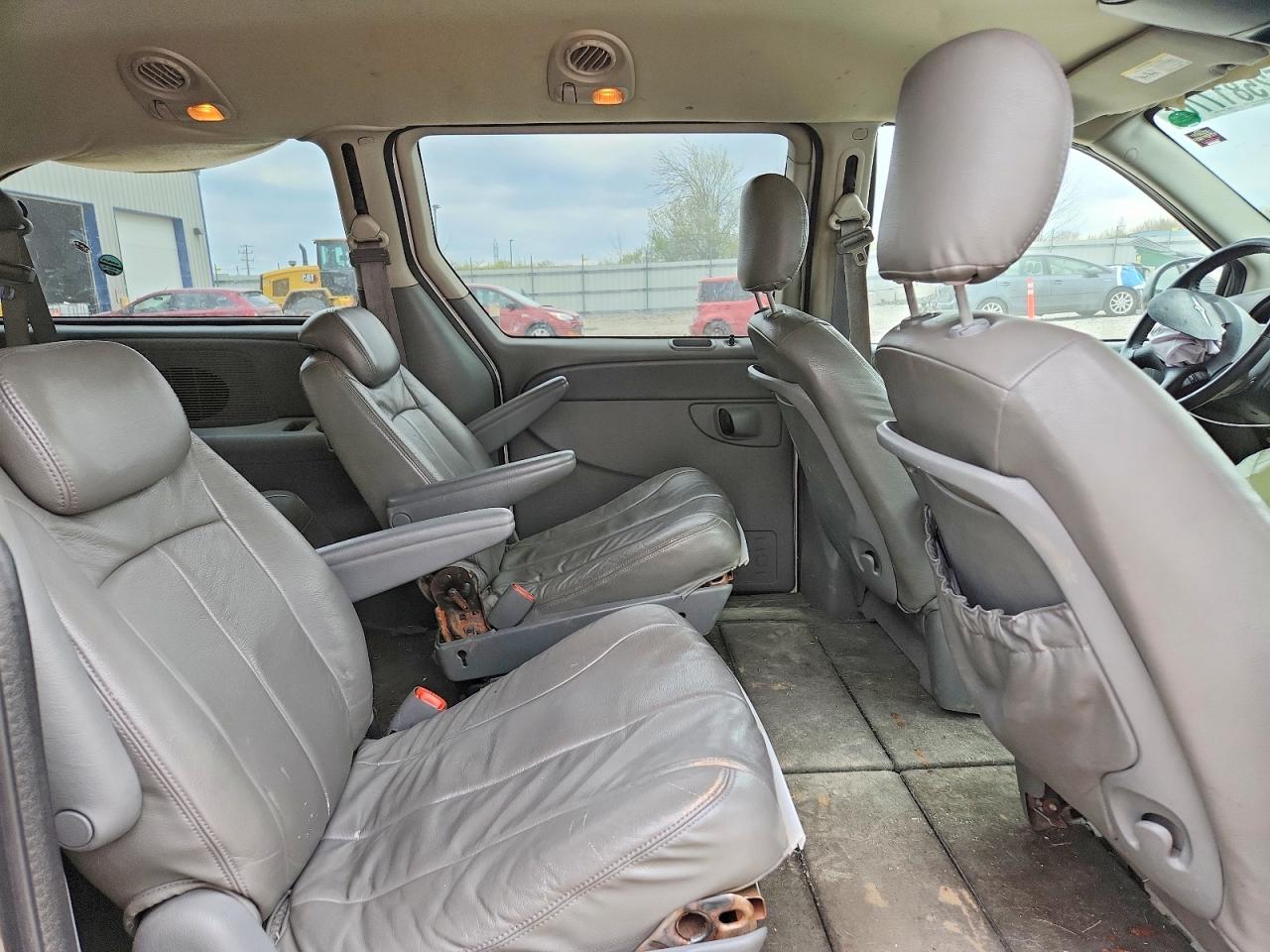 2006 Chrysler Town & Country Touring White vin: 2A8GP54L06R655827