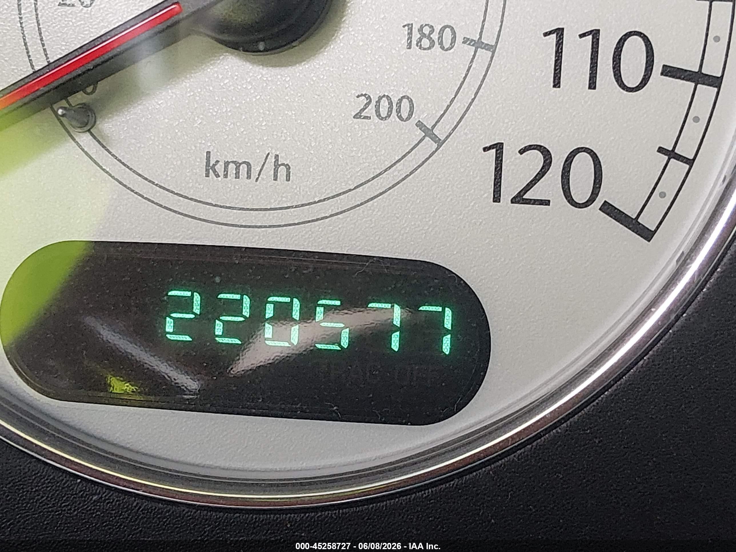 2006 Chrysler Town & Country Touring White vin: 2A8GP54L16R635358