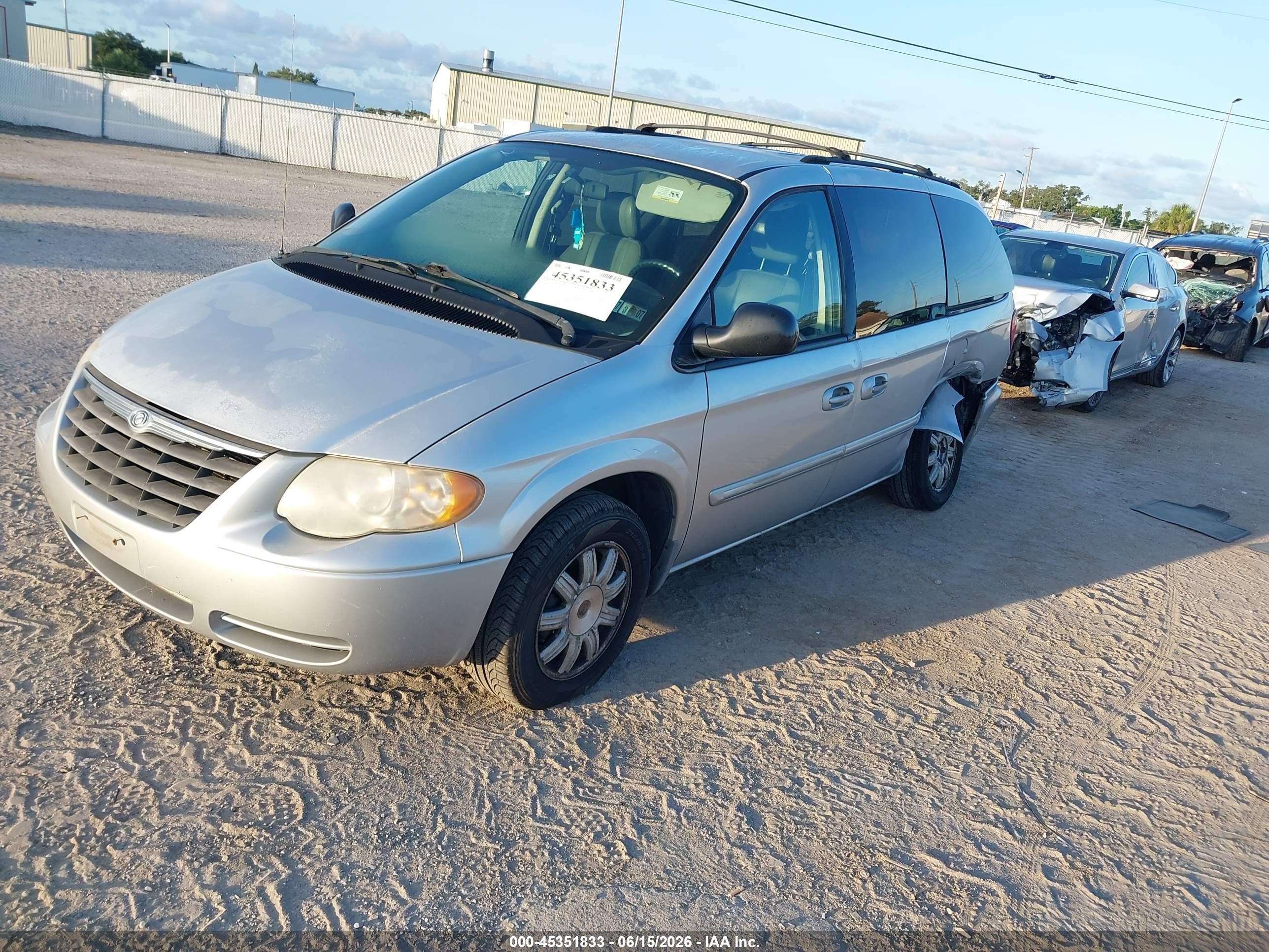 2006 Chrysler Town & Country Touring Silver vin: 2A8GP54L26R783695