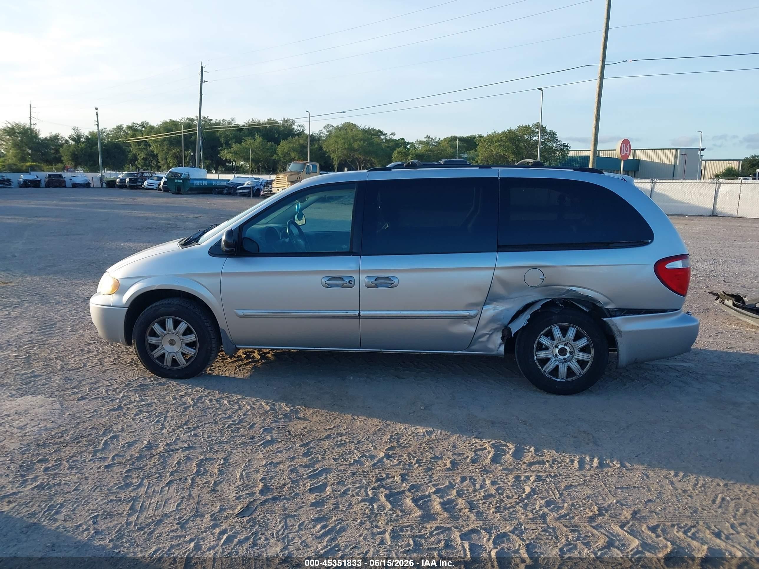 2006 Chrysler Town & Country Touring Silver vin: 2A8GP54L26R783695