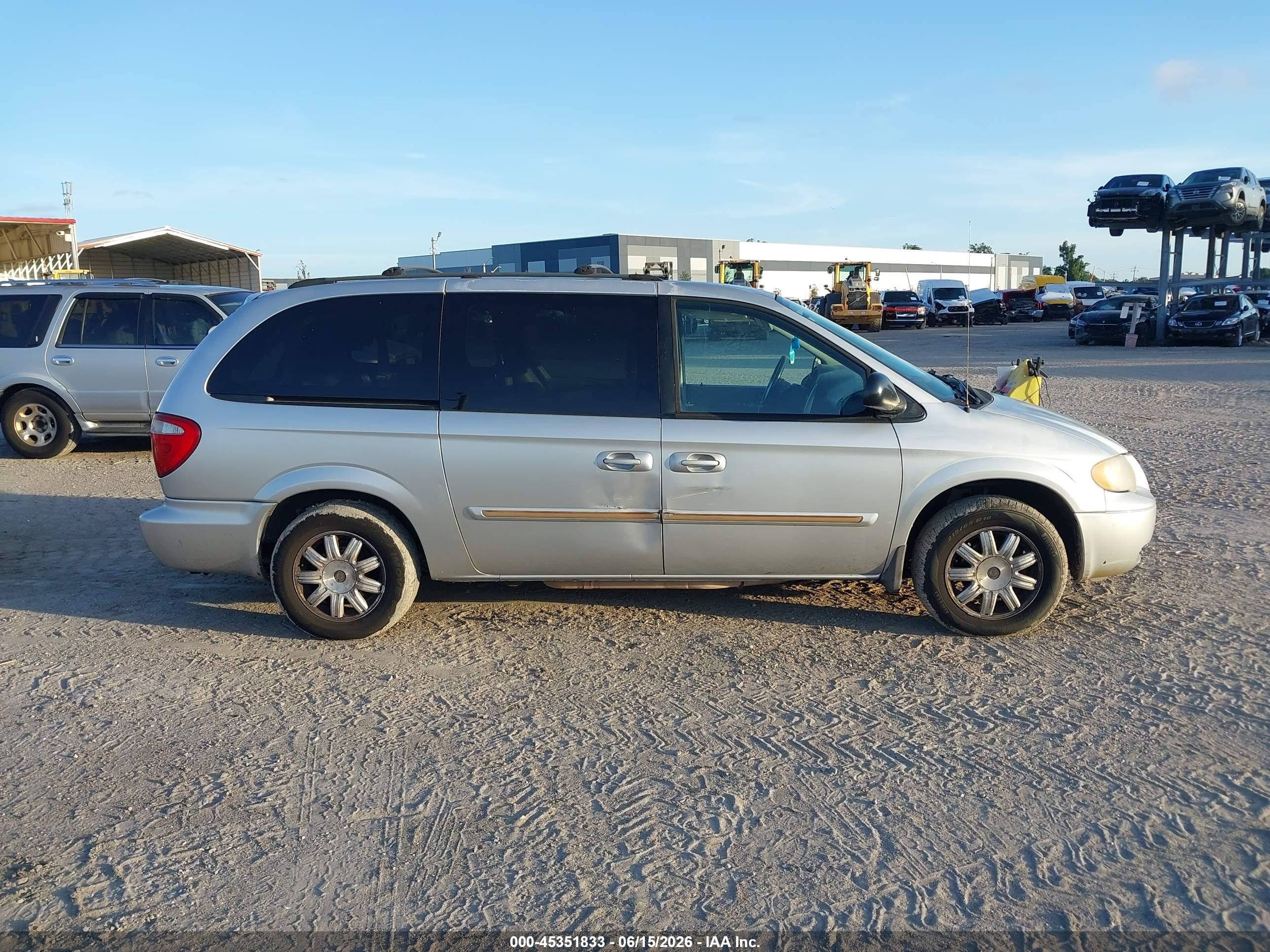 2006 Chrysler Town & Country Touring Silver vin: 2A8GP54L26R783695