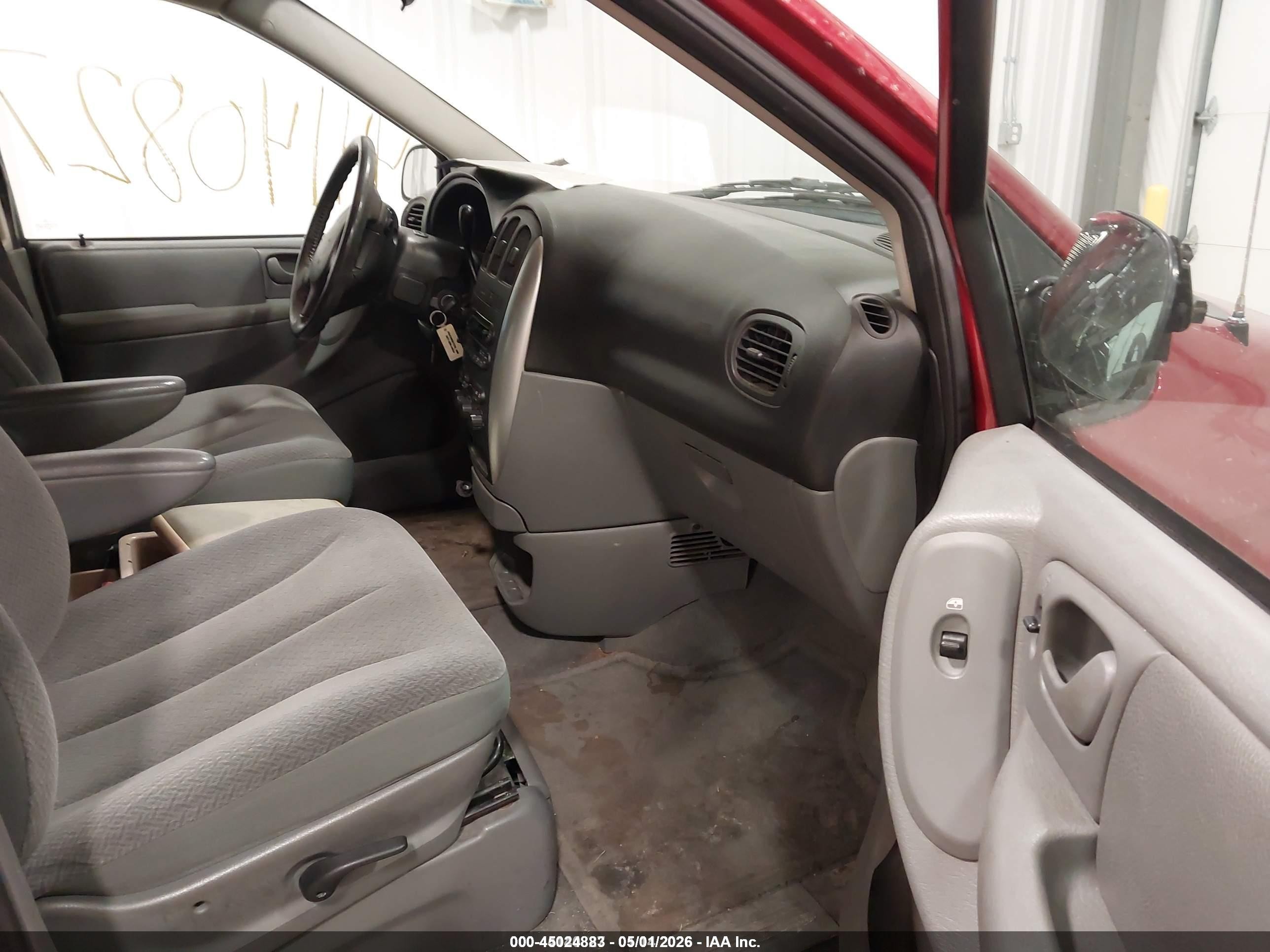 2006 Chrysler Town & Country Touring Red vin: 2A8GP54L56R648114