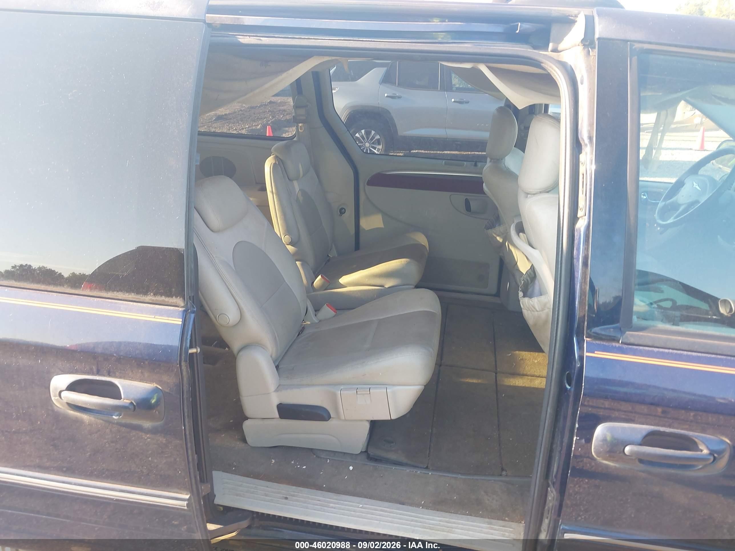 2006 Chrysler Town & Country Limited Blue vin: 2A8GP64L16R610742