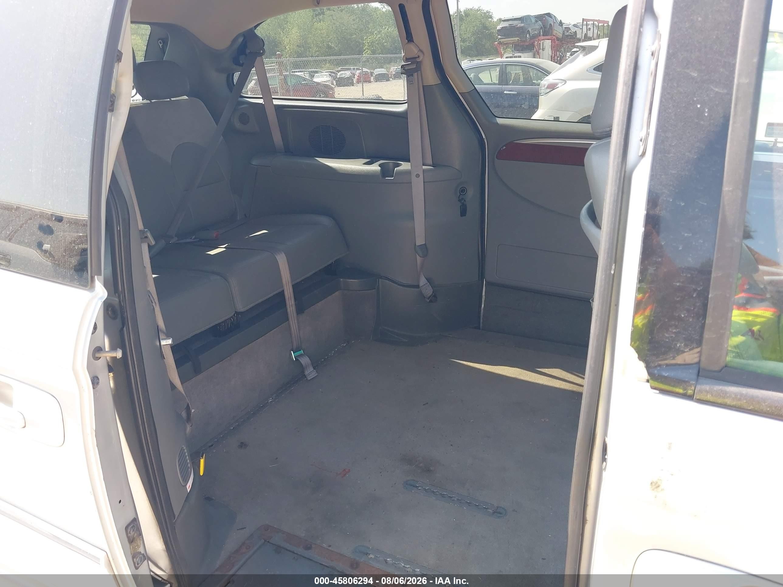 2007 Chrysler Town & Country Limited Silver vin: 2A8GP64L27R172105