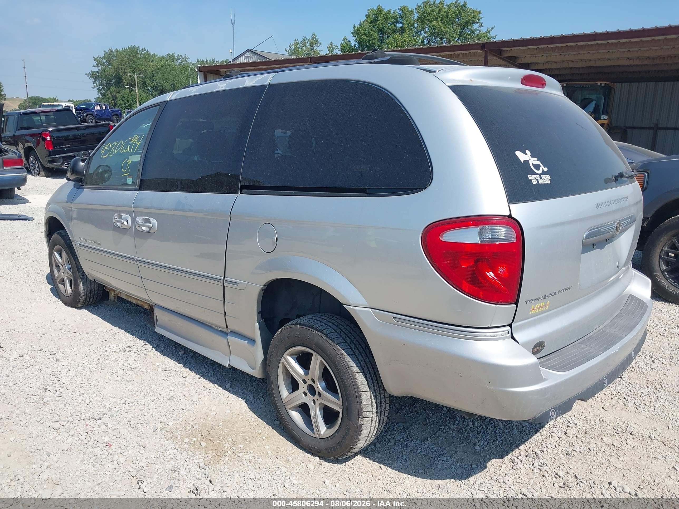 2007 Chrysler Town & Country Limited Silver vin: 2A8GP64L27R172105