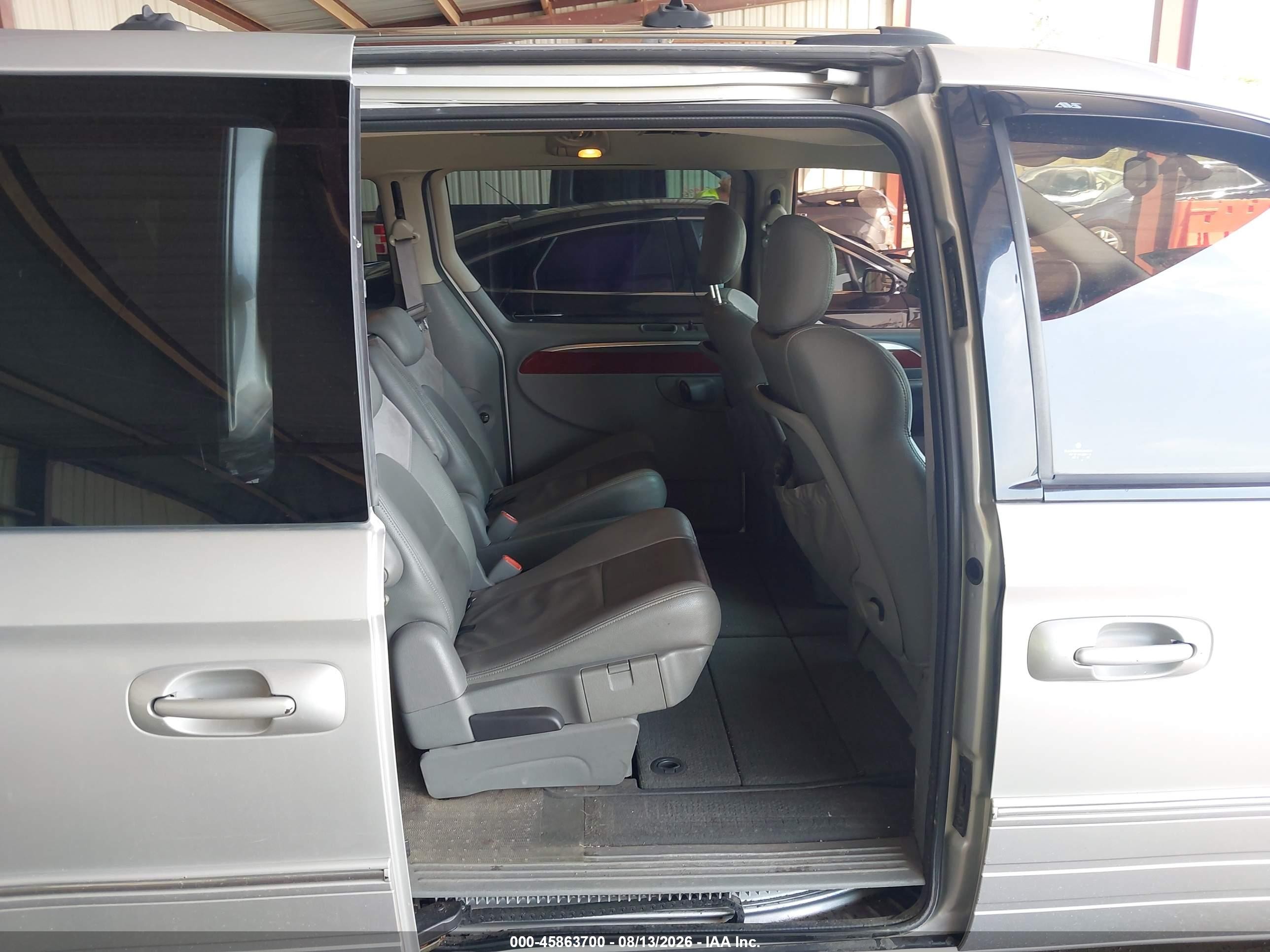 2006 Chrysler Town & Country Limited Silver vin: 2A8GP64L46R684124