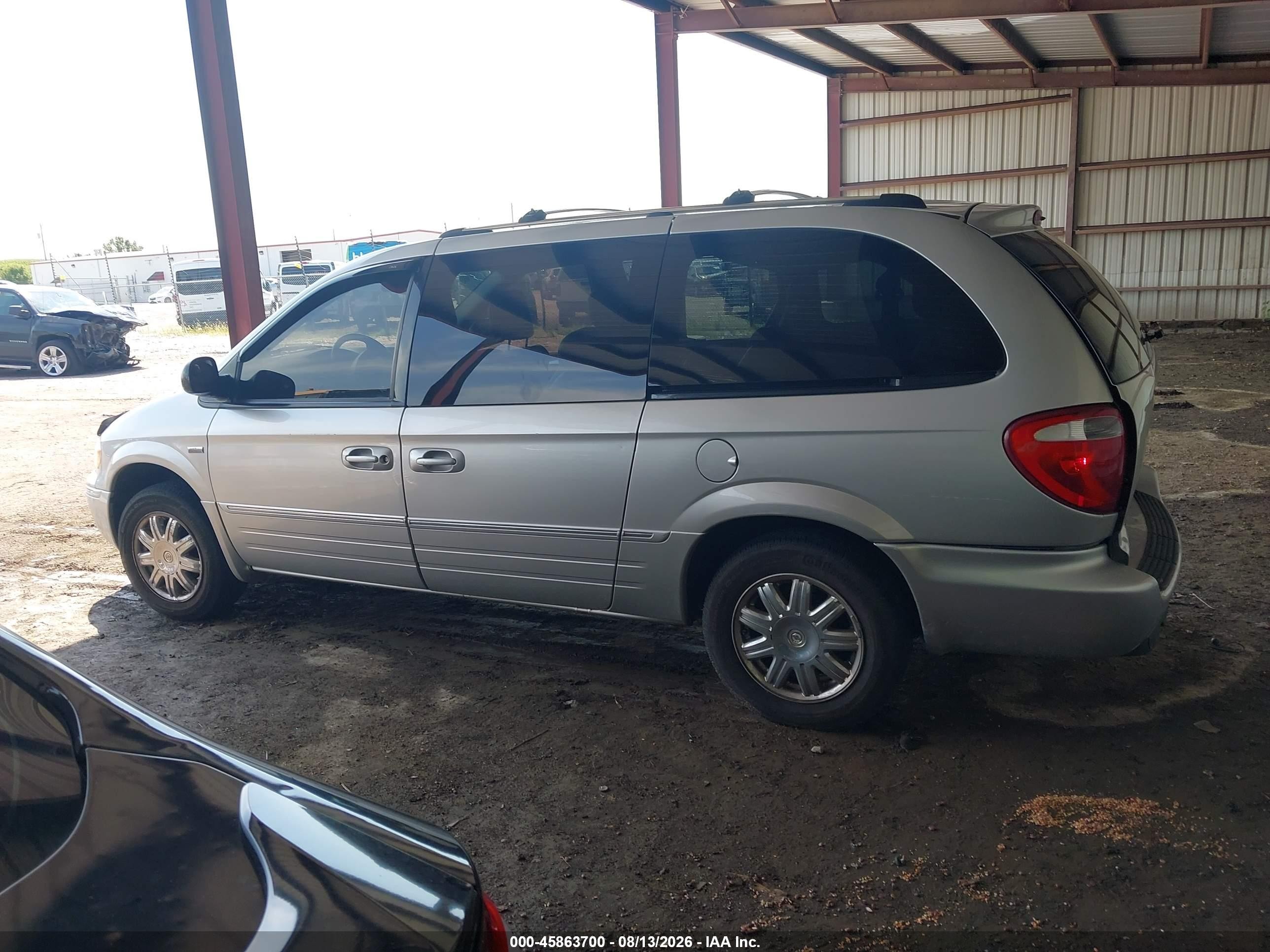 2006 Chrysler Town & Country Limited Silver vin: 2A8GP64L46R684124