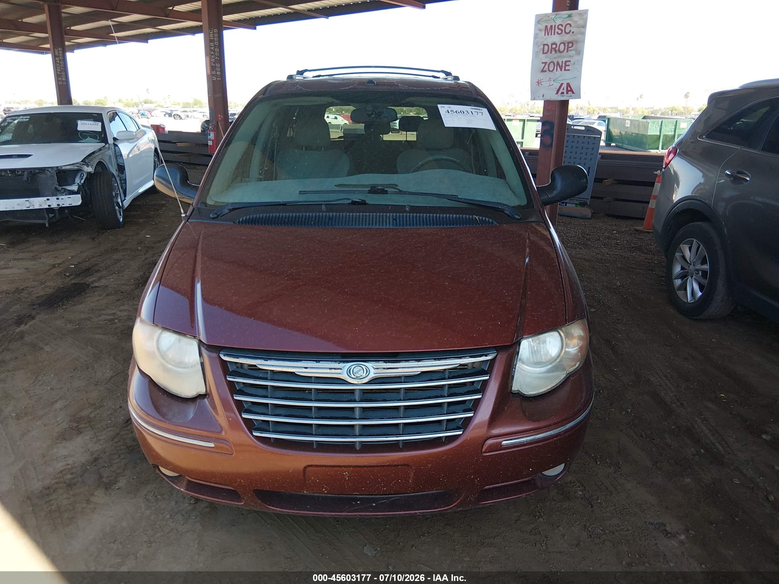 2007 Chrysler Town & Country Limited Red vin: 2A8GP64L57R359564