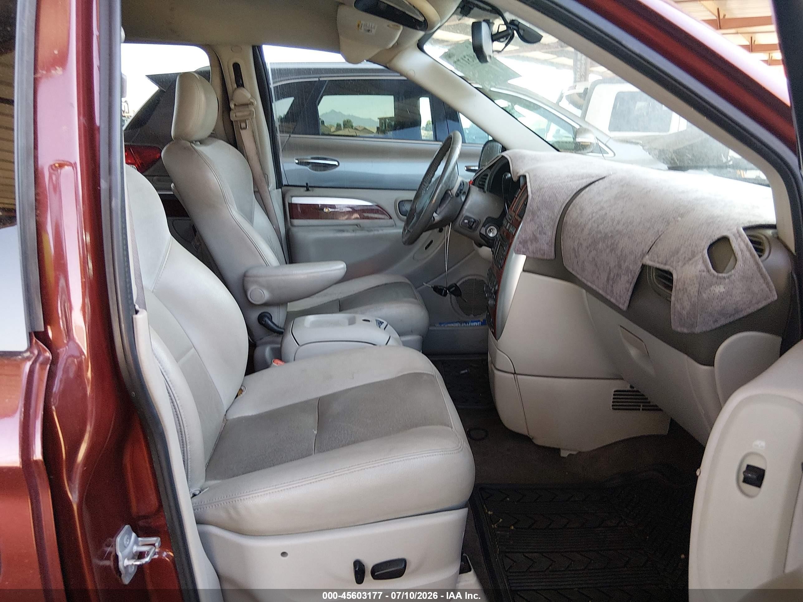 2007 Chrysler Town & Country Limited Red vin: 2A8GP64L57R359564