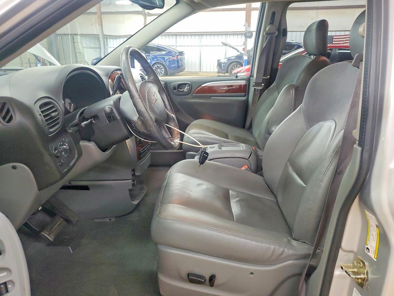 2006 Chrysler Town & Country Limited Silver vin: 2A8GP64L66R619968