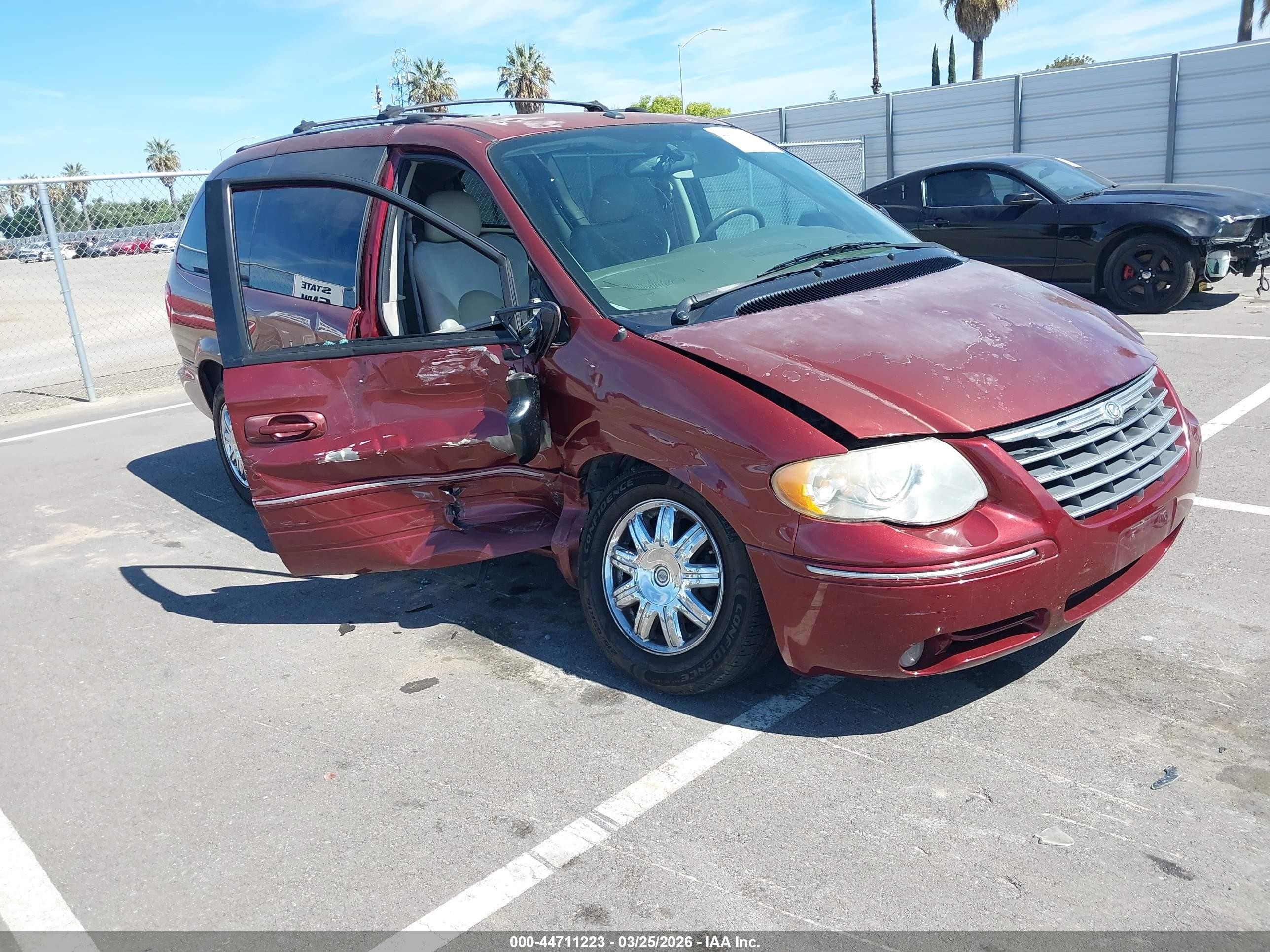 2007 Chrysler Town & Country Limited Red vin: 2A8GP64L77R144199