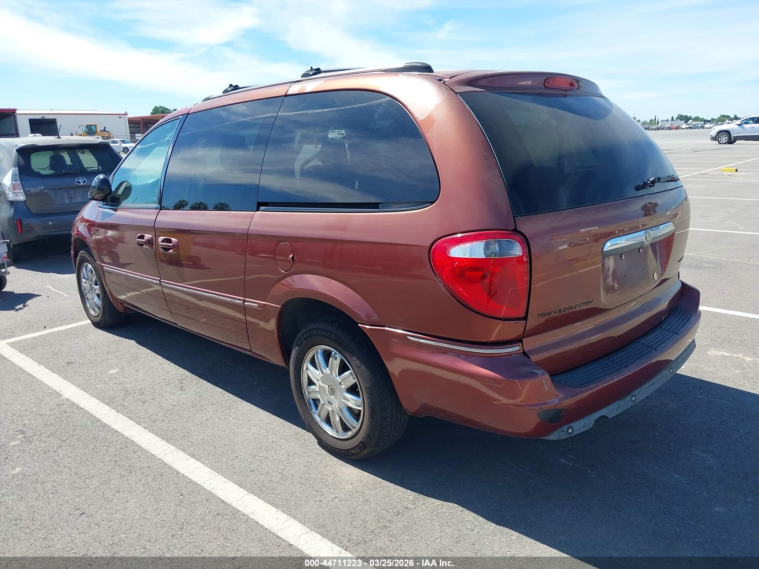 2007 Chrysler Town & Country Limited Red vin: 2A8GP64L77R144199