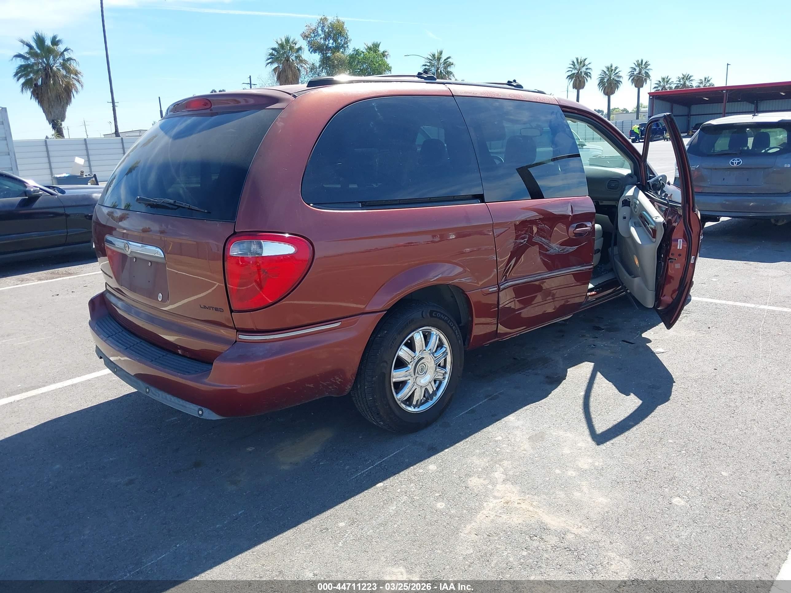 2007 Chrysler Town & Country Limited Red vin: 2A8GP64L77R144199