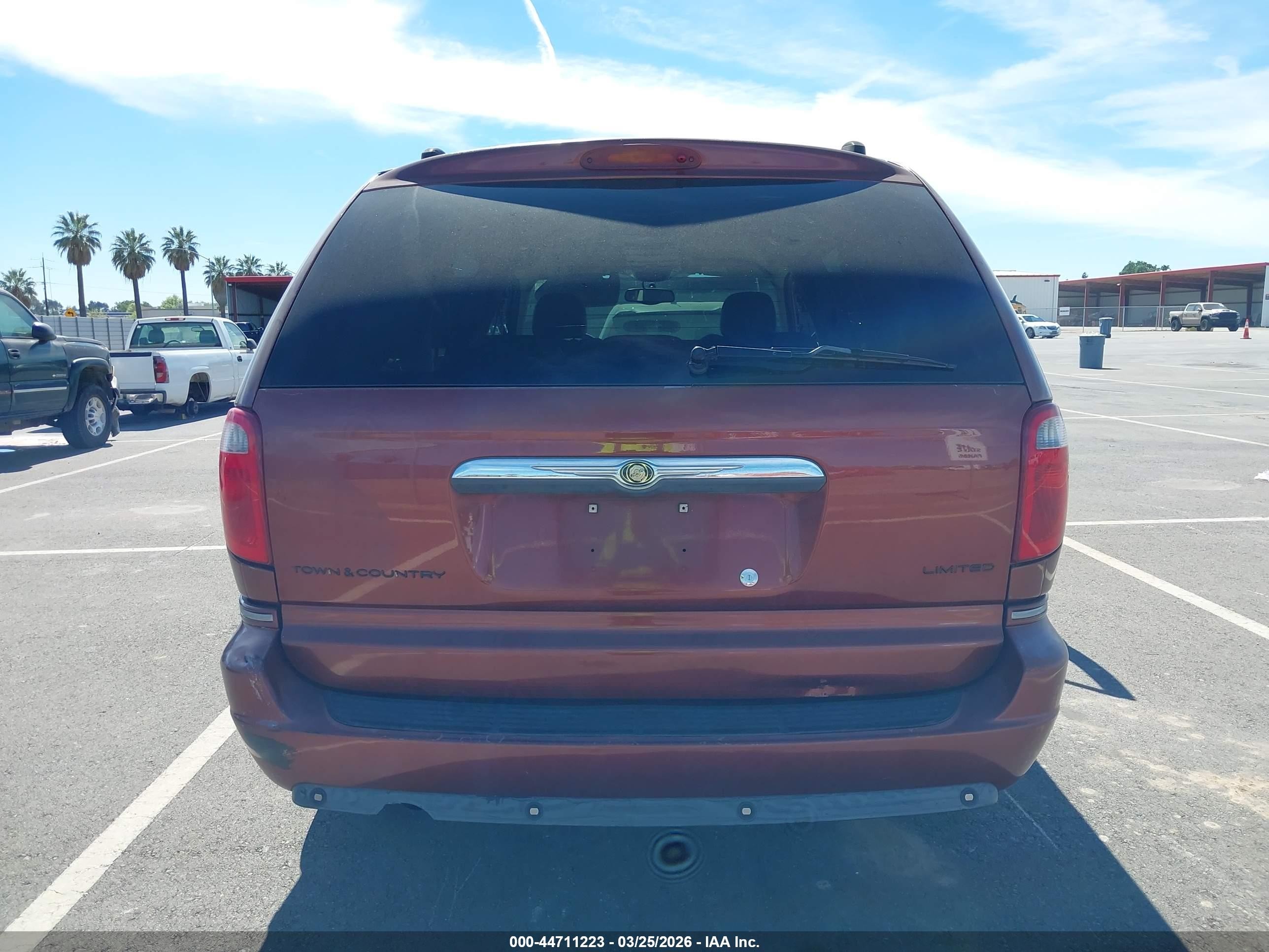 2007 Chrysler Town & Country Limited Red vin: 2A8GP64L77R144199