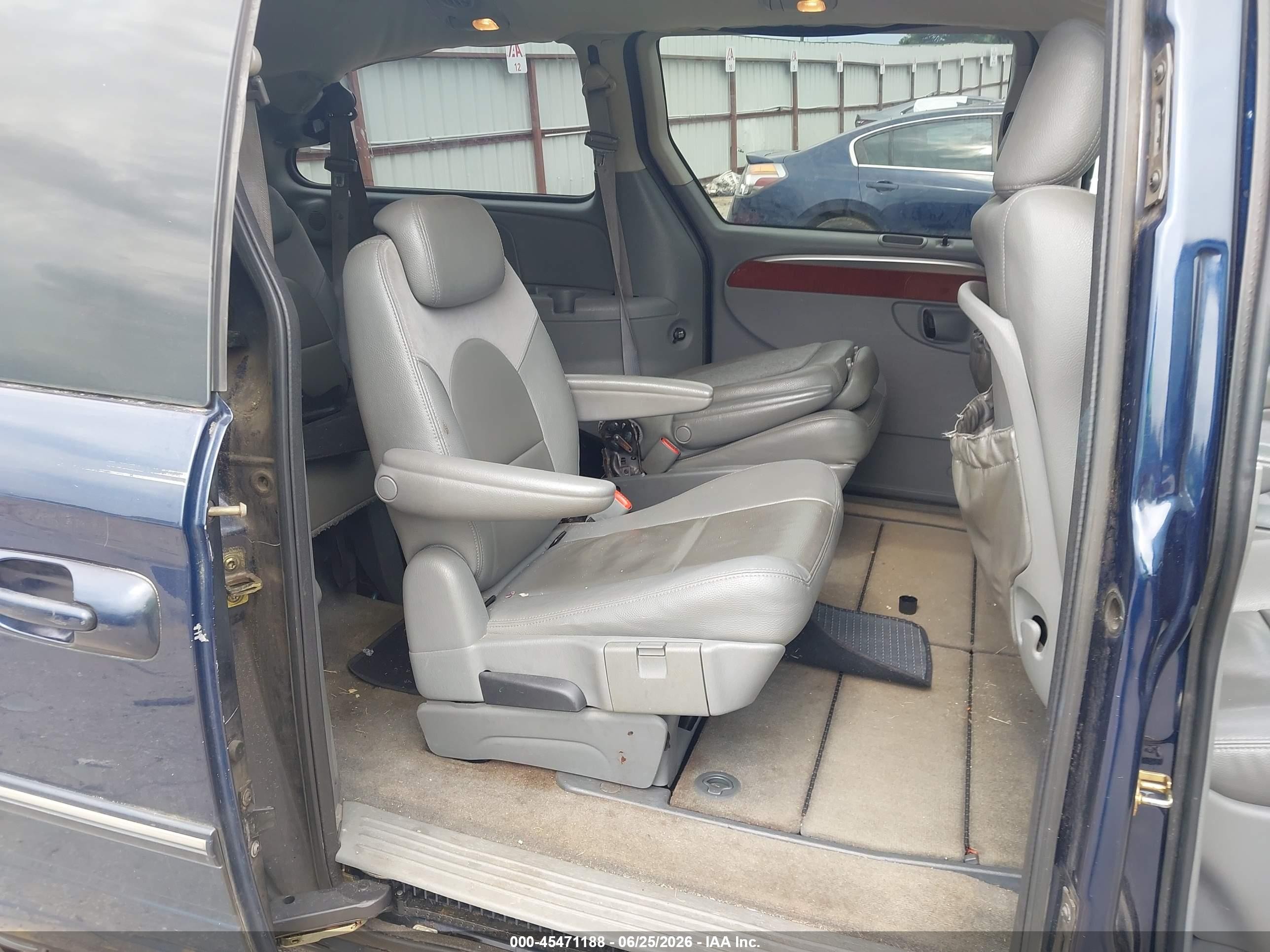 2006 Chrysler Town & Country Limited Blue vin: 2A8GP64L86R690508