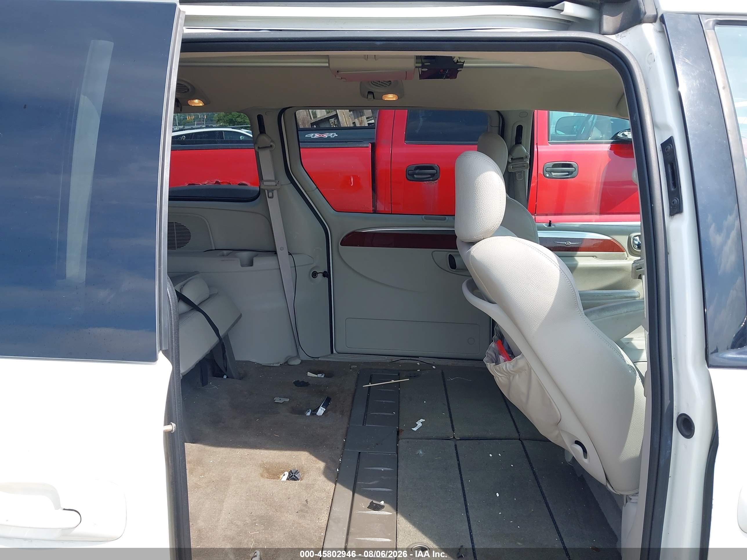 2006 Chrysler Town & Country Limited White vin: 2A8GP64L86R829245