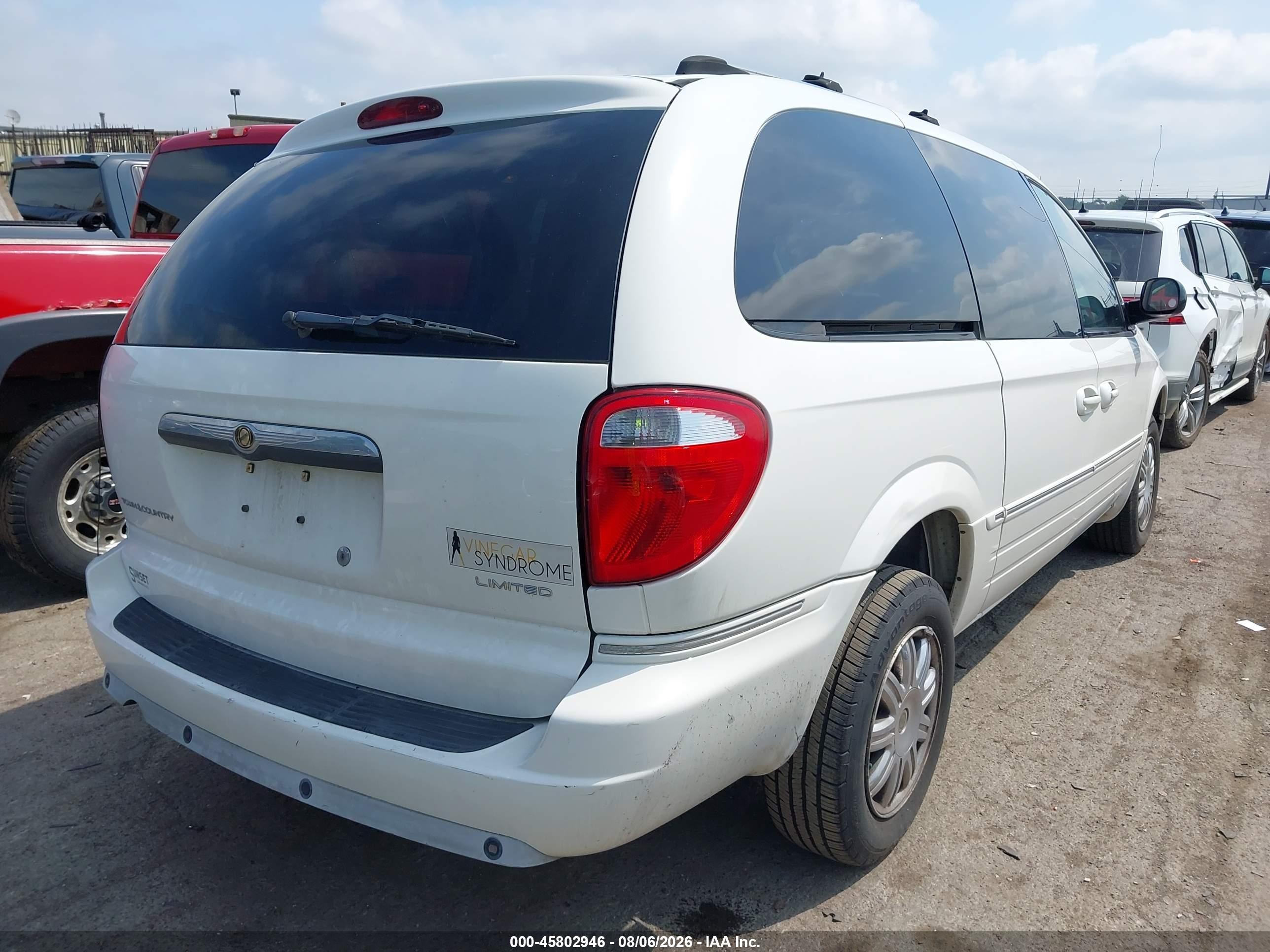 2006 Chrysler Town & Country Limited White vin: 2A8GP64L86R829245