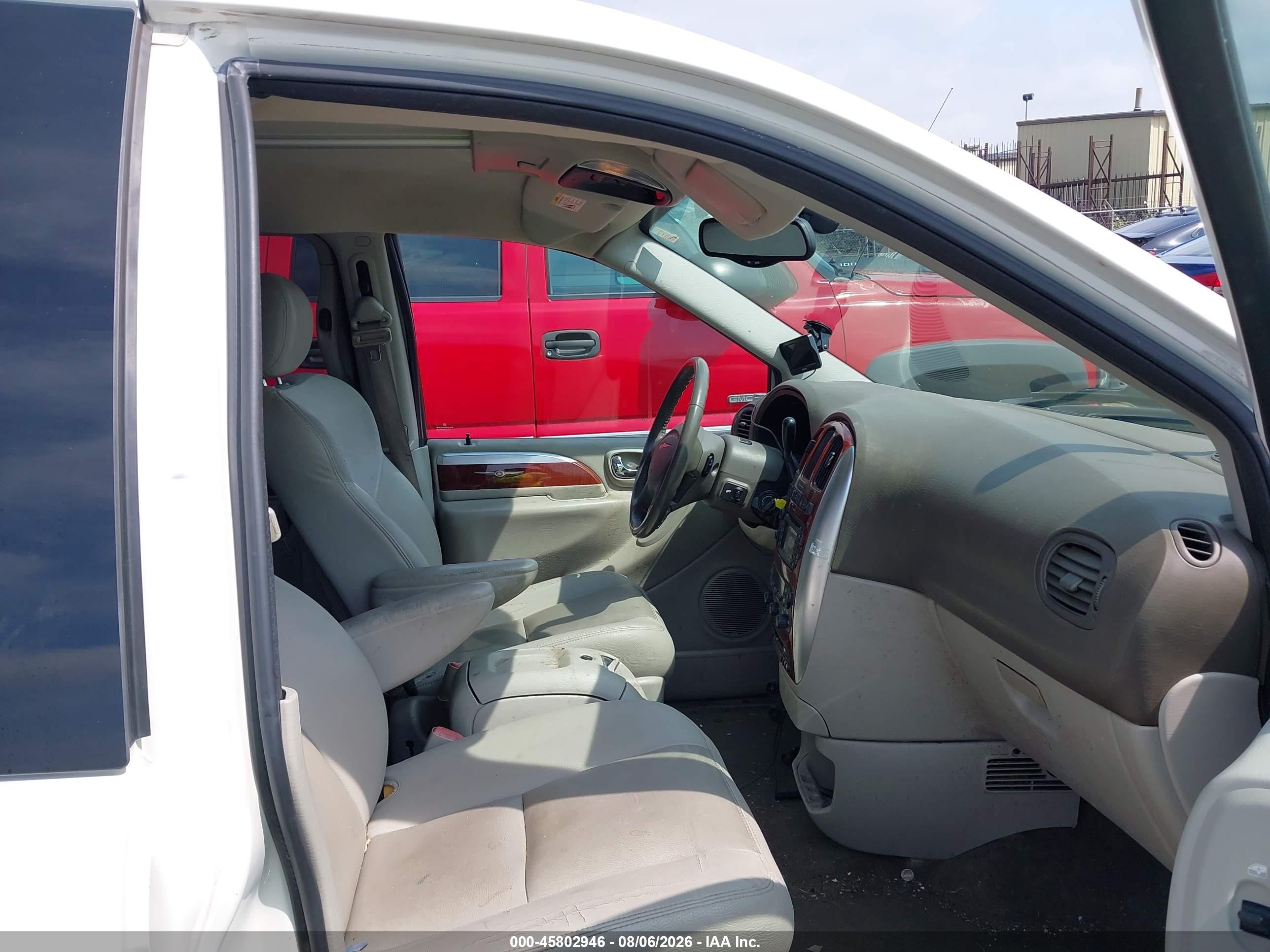 2006 Chrysler Town & Country Limited White vin: 2A8GP64L86R829245