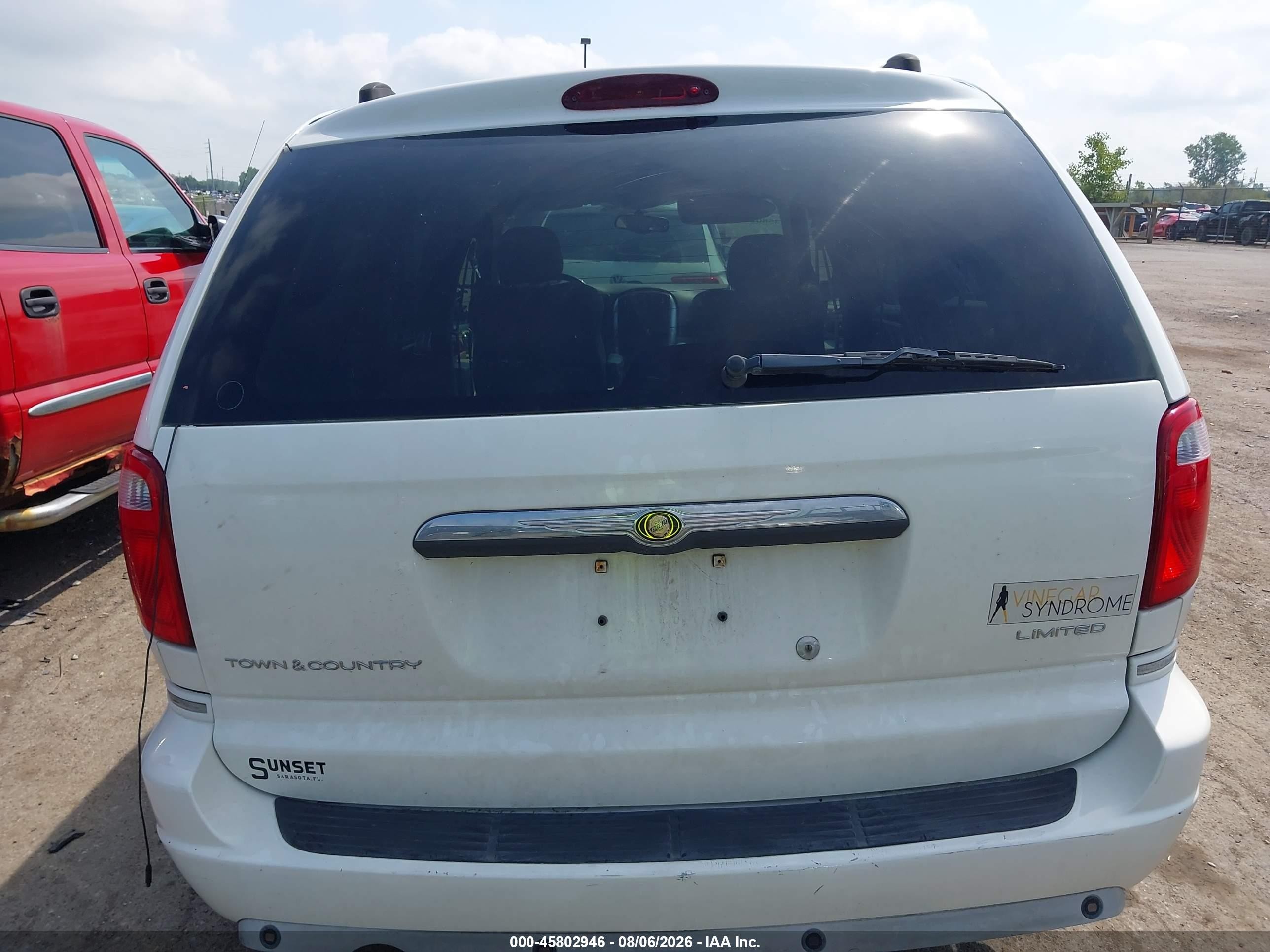 2006 Chrysler Town & Country Limited White vin: 2A8GP64L86R829245