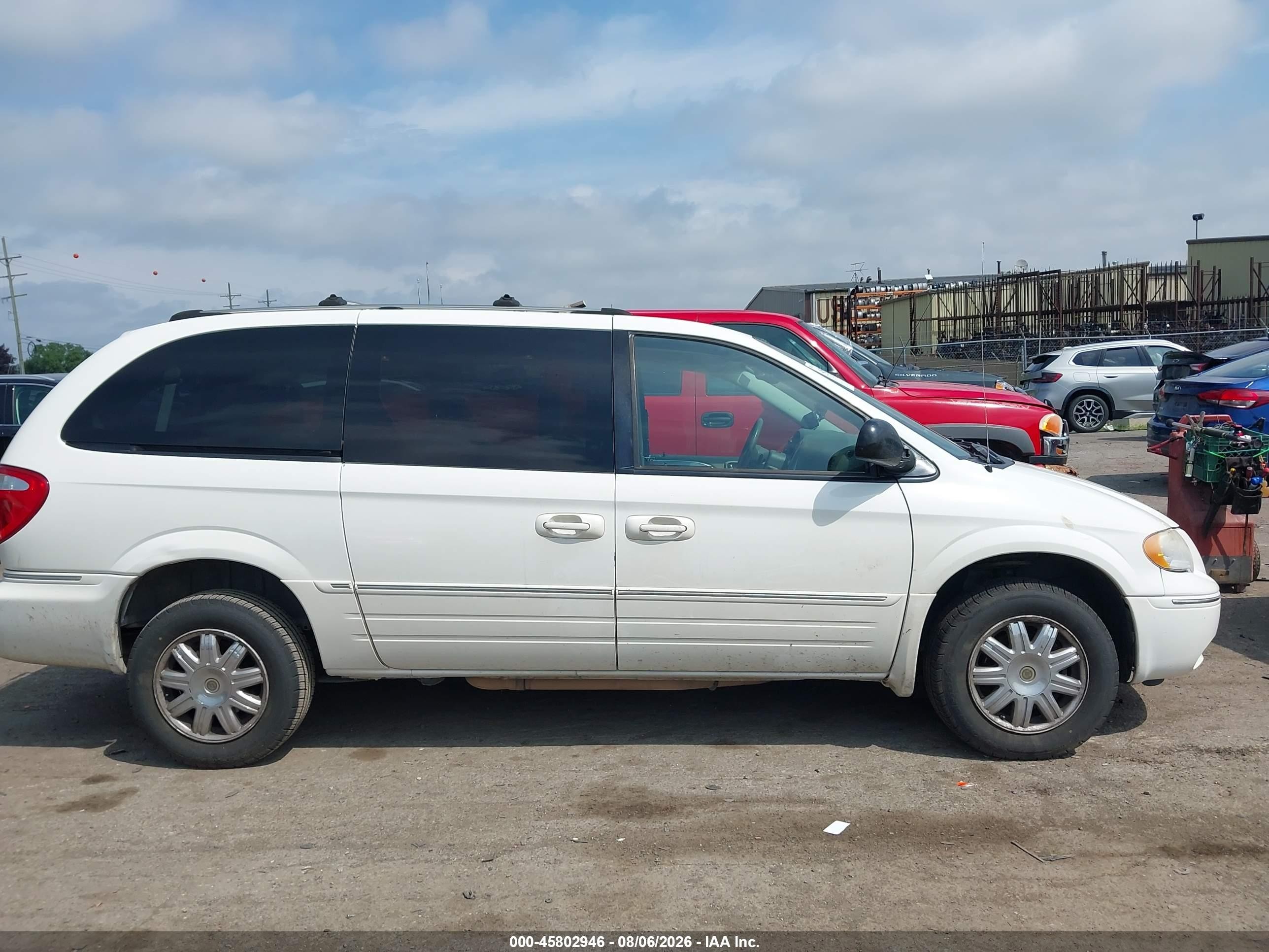 2006 Chrysler Town & Country Limited White vin: 2A8GP64L86R829245