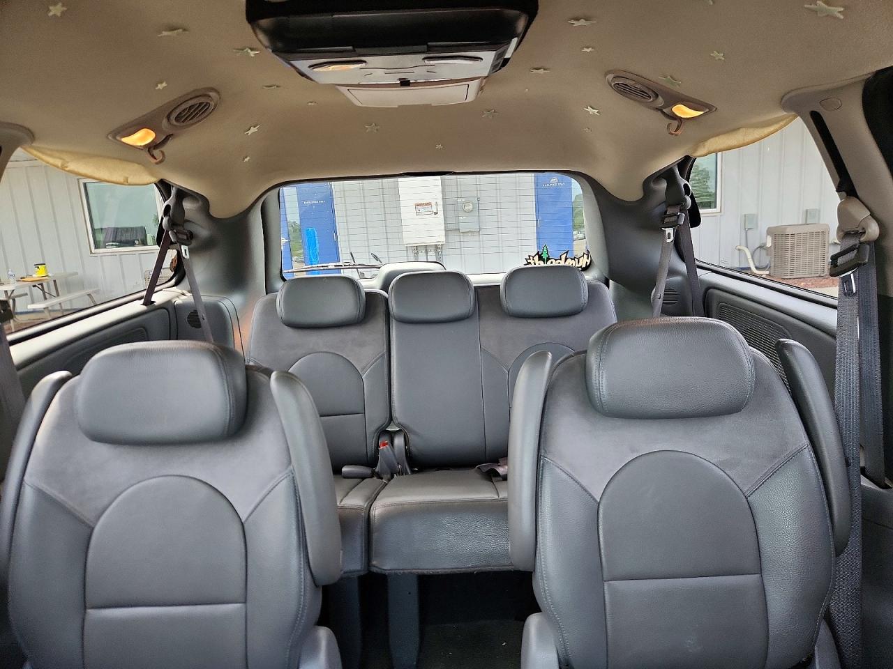 2007 Chrysler Town & Country Limited Silver vin: 2A8GP64L87R359252