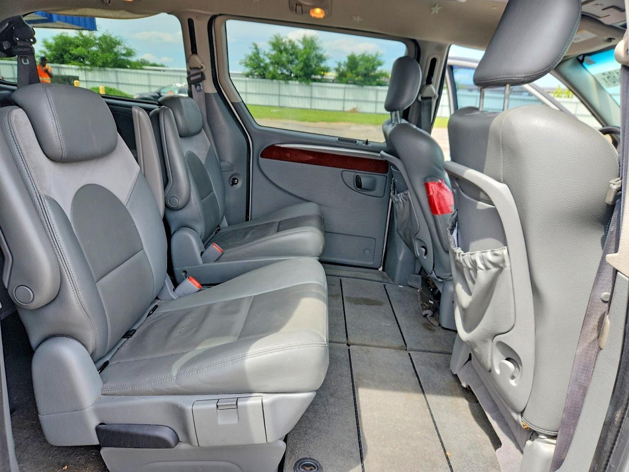 2007 Chrysler Town & Country Limited Silver vin: 2A8GP64L87R359252