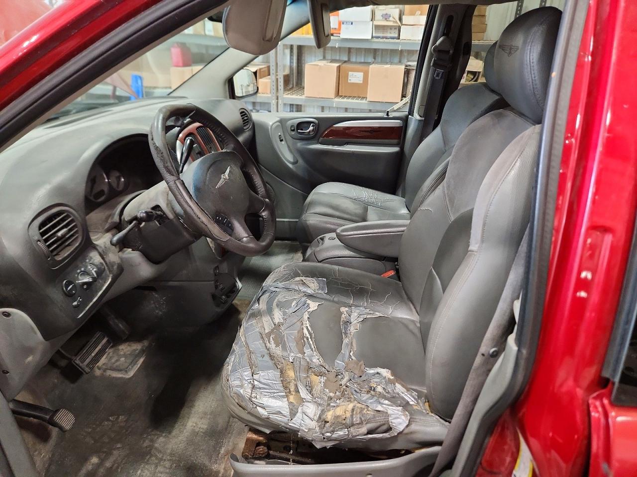 2006 Chrysler Town & Country Limited Red vin: 2A8GP64LX6R708541