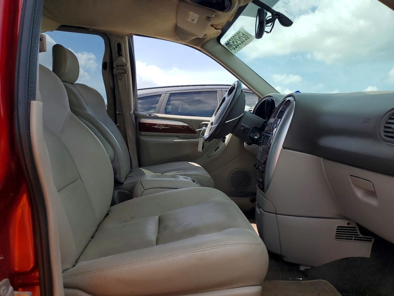 2007 Chrysler Town & Country Limited Red vin: 2A8GP64LX7R359396