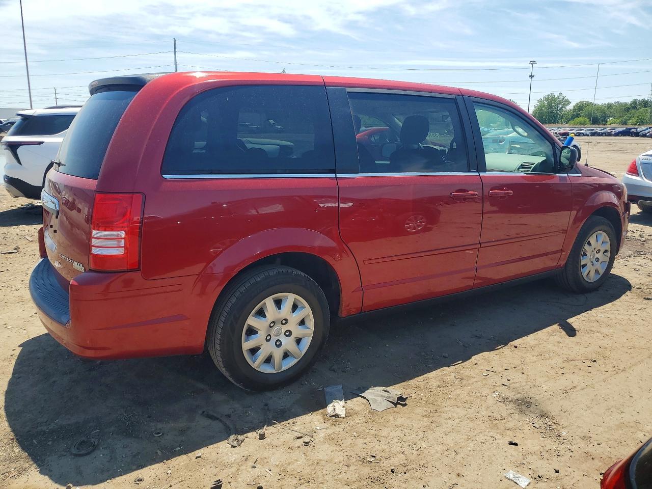 2009 Chrysler Town & Country Lx Red vin: 2A8HR44E09R529966