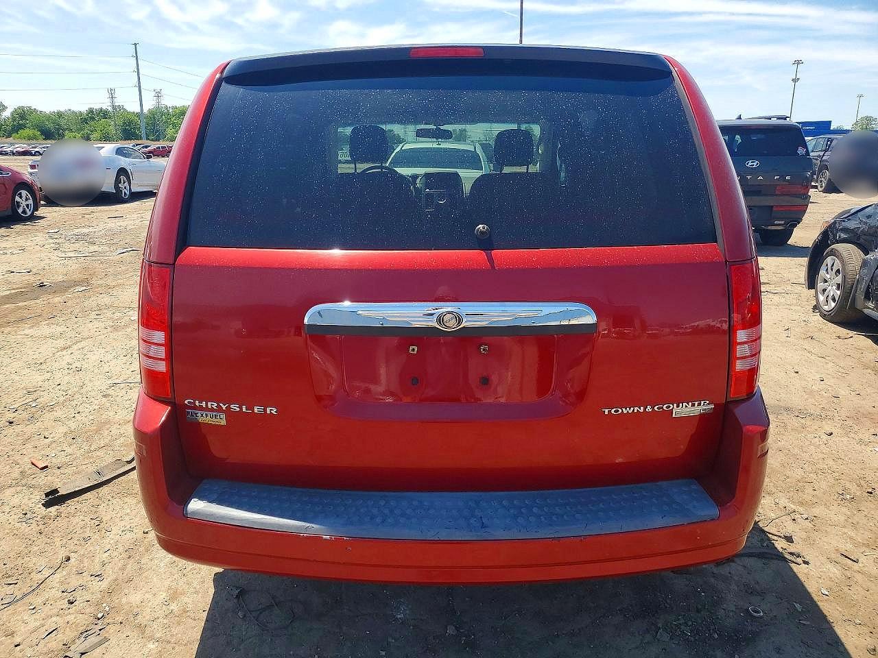 2009 Chrysler Town & Country Lx Red vin: 2A8HR44E09R529966